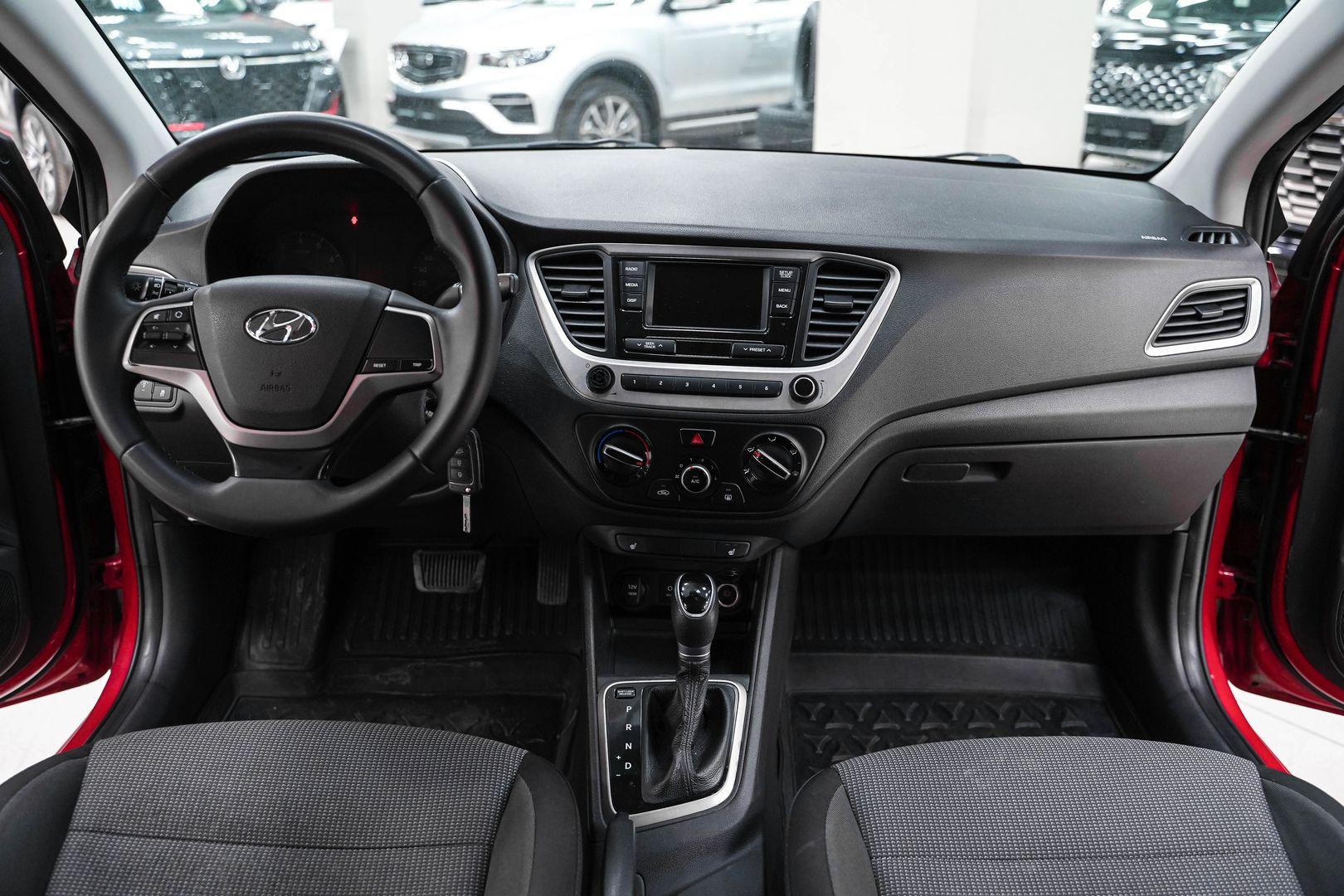 Hyundai Solaris 2018, красный, ДЦ Орехово