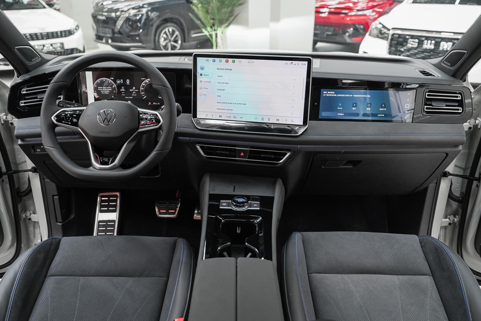 Volkswagen Tiguan 2025, серый, ДЦ Орехово