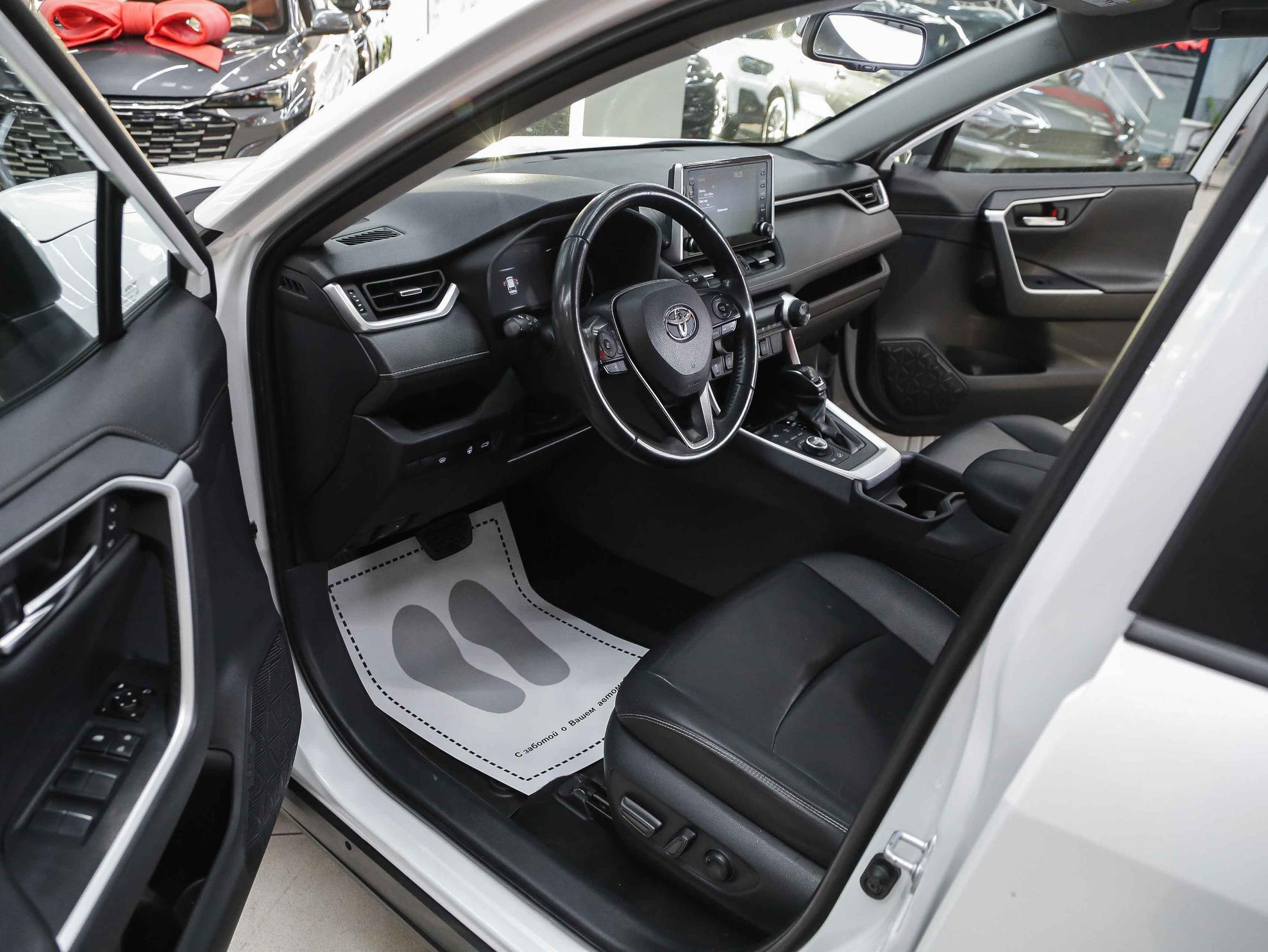 Toyota RAV4 2019, белый, ДЦ Орехово