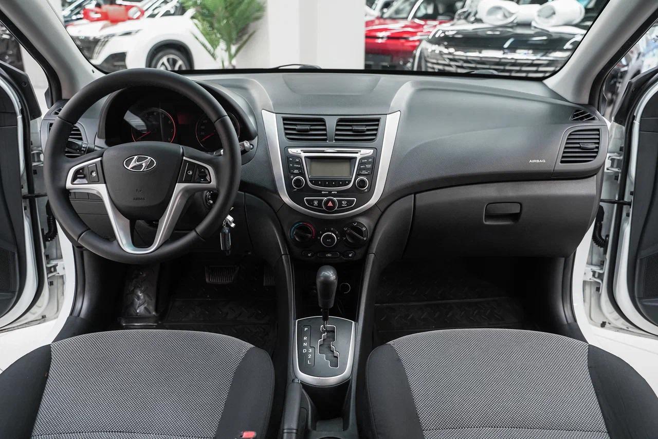 Hyundai Solaris 2012, белый, ДЦ Орехово