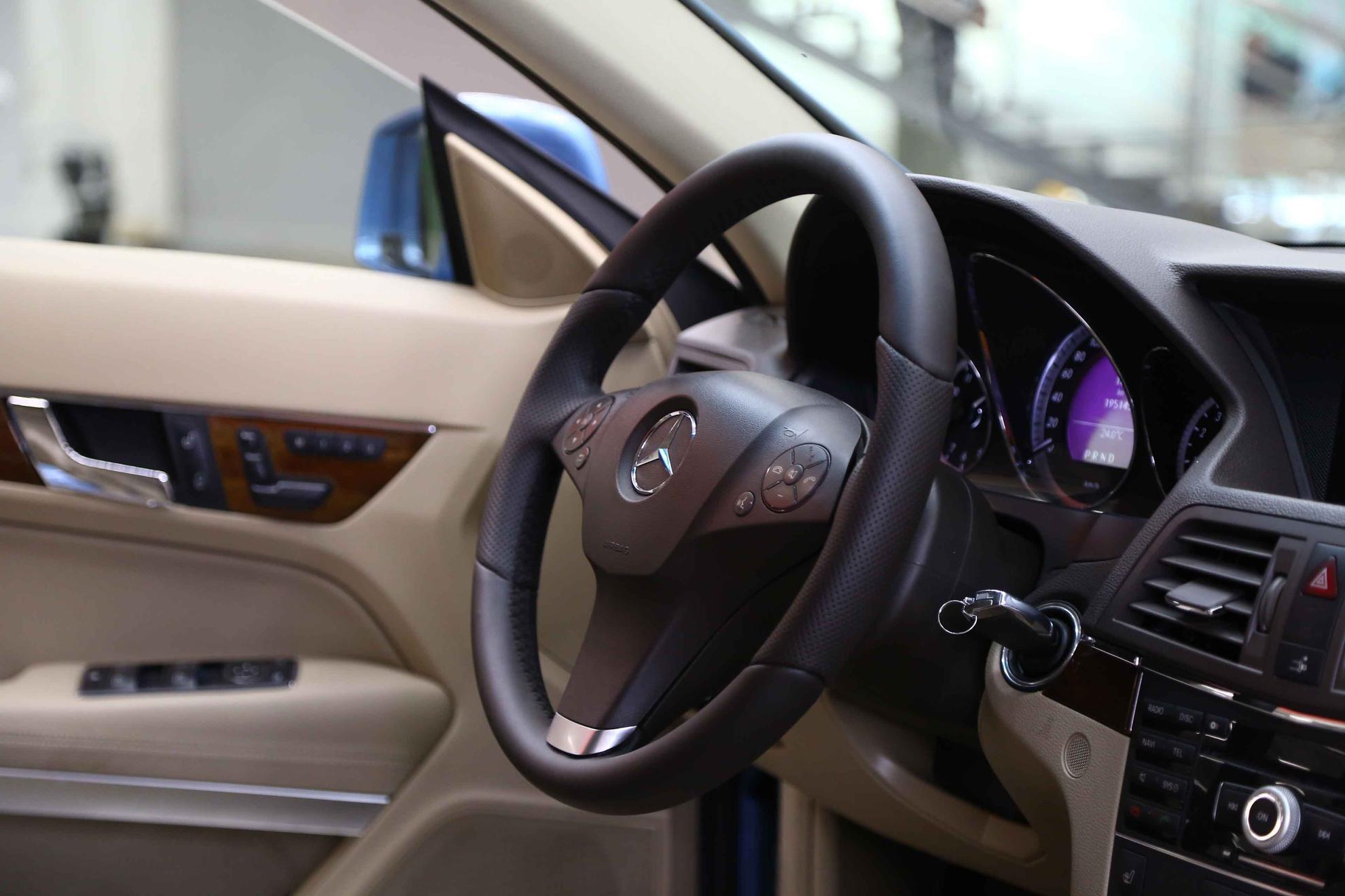 Mercedes-Benz E-Класс 2011, голубой, ДЦ Орехово