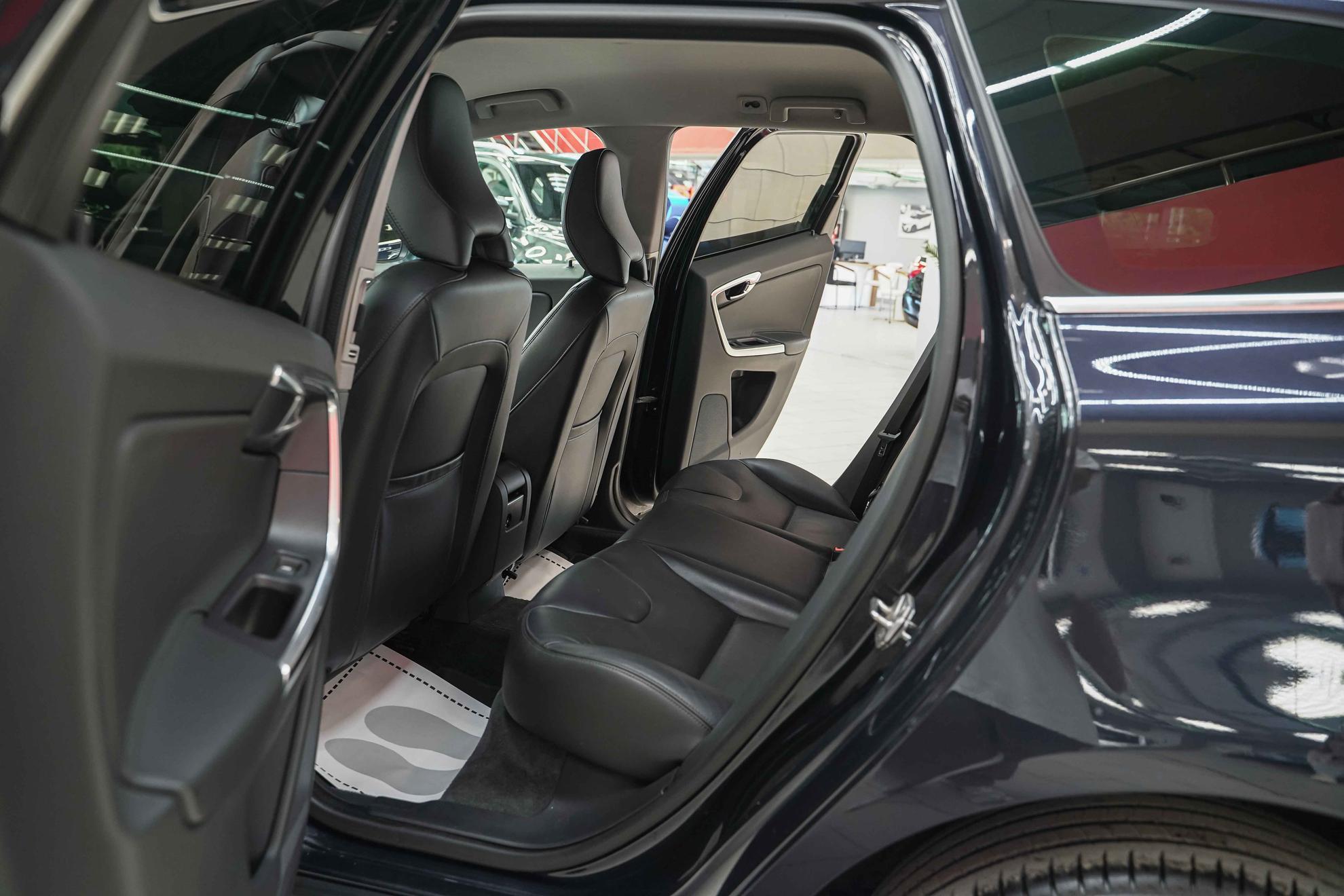 Volvo XC60 2017, синий, ДЦ Орехово