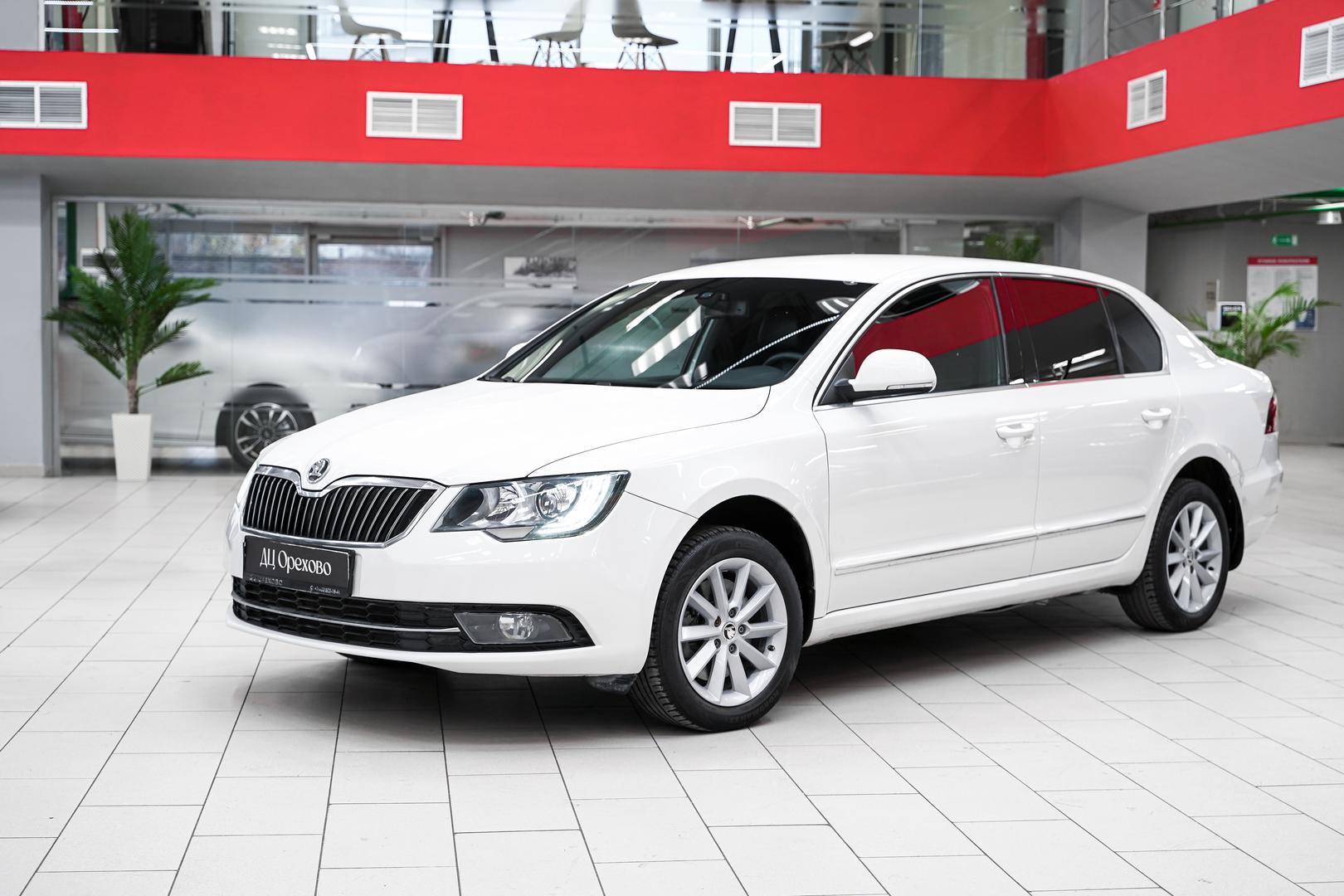 Skoda Superb 2014, белый, ДЦ Орехово