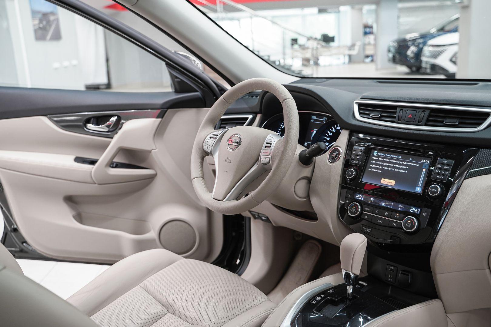 Nissan X-Trail 2015, зеленый, ДЦ Орехово