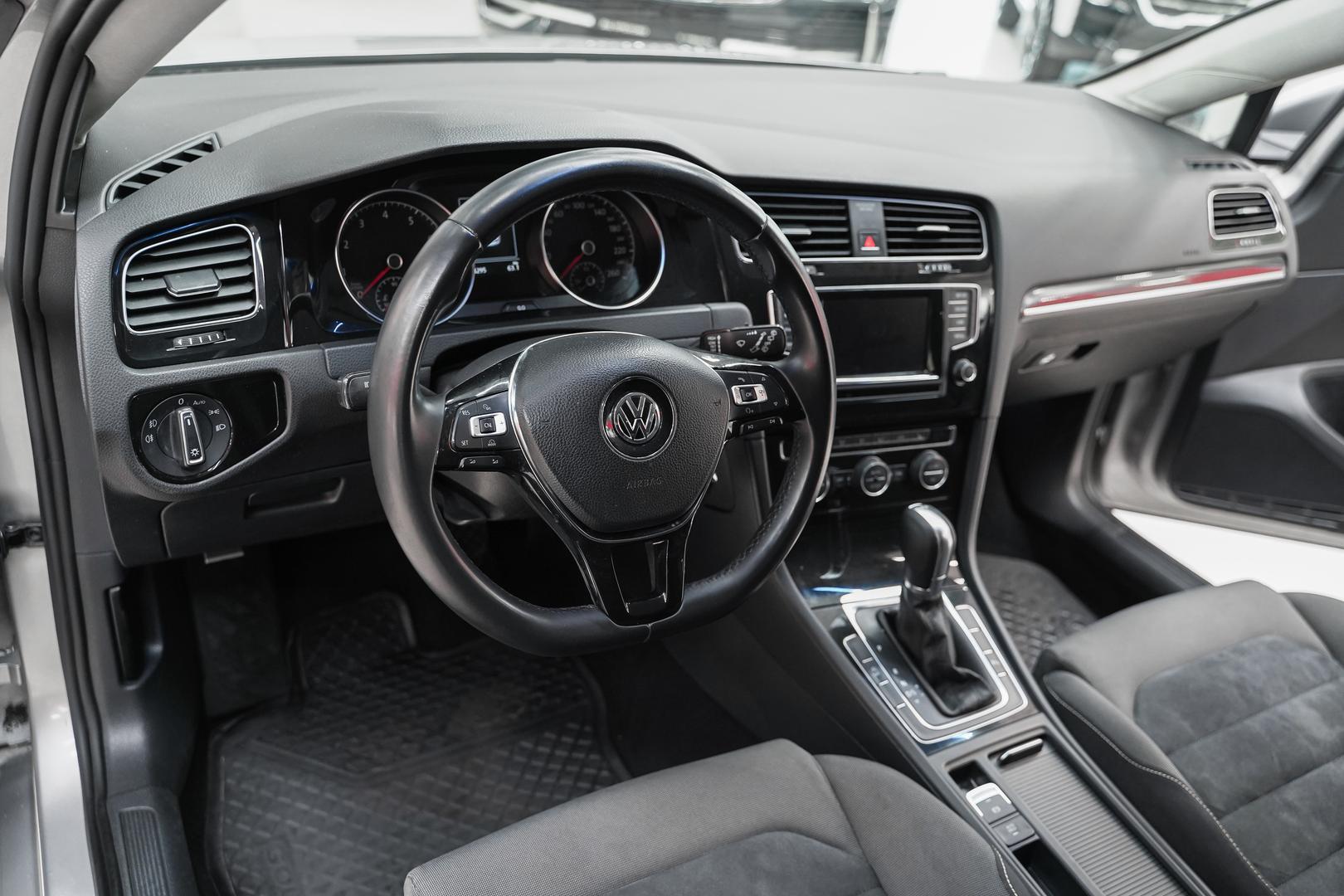 Volkswagen Golf 2014, серый, ДЦ Орехово