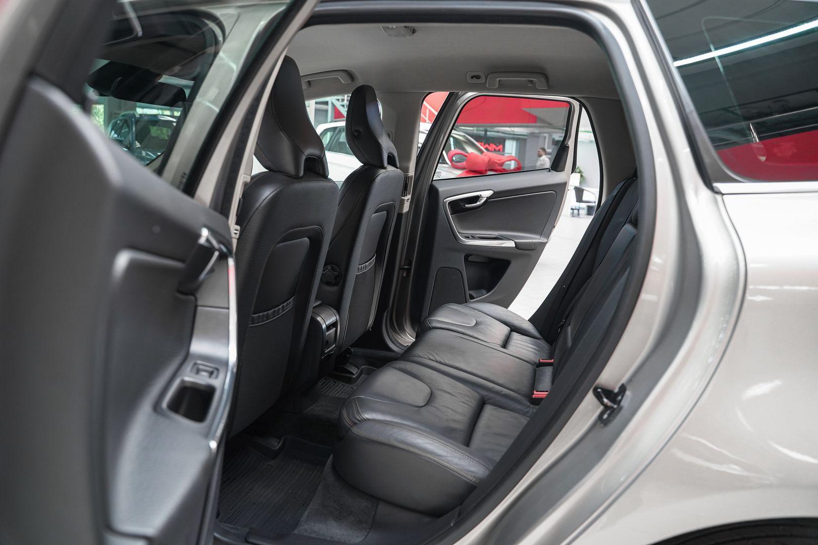 Volvo XC60 2012, бежевый, ДЦ Орехово