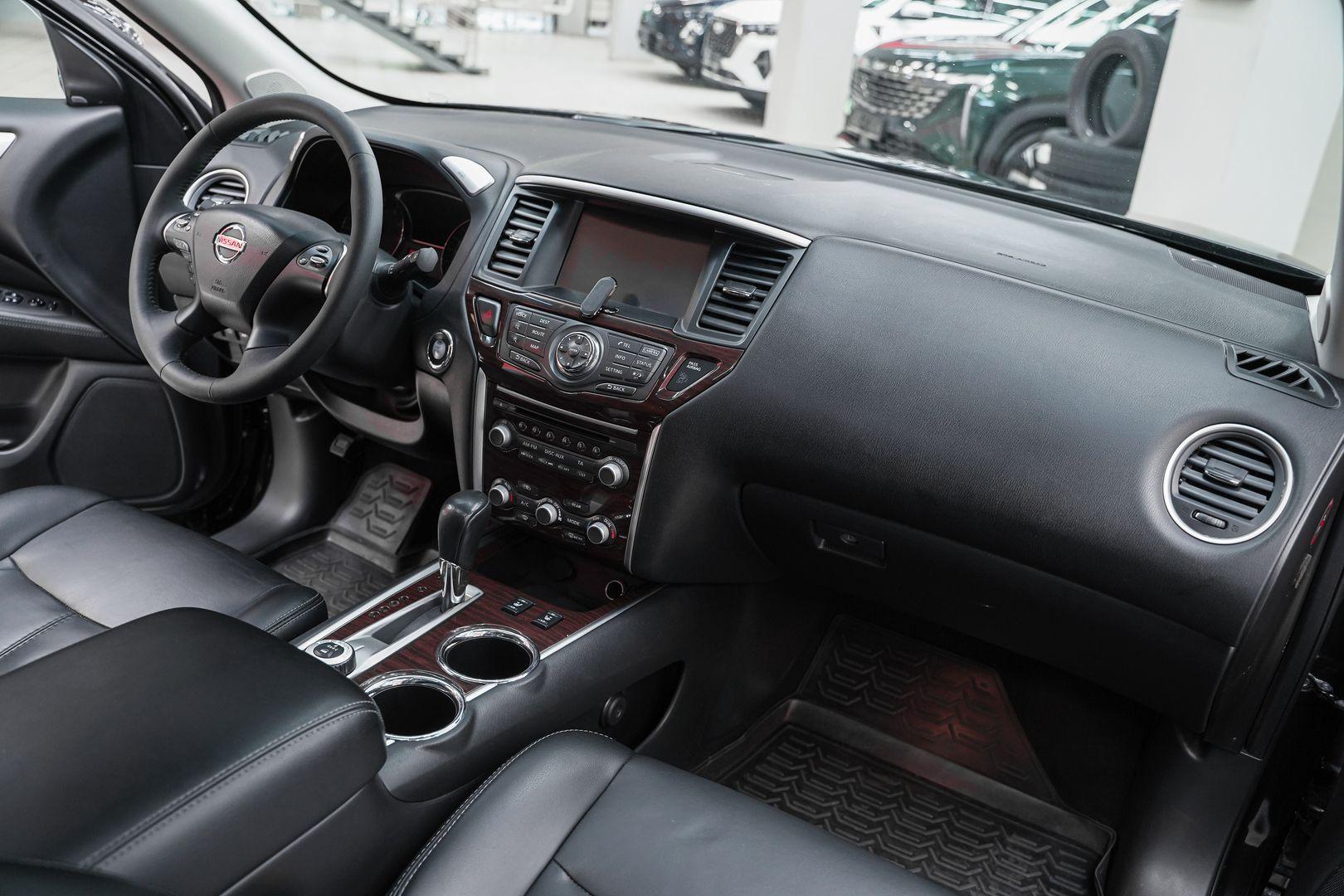 Nissan Pathfinder 2016, черный, ДЦ Орехово