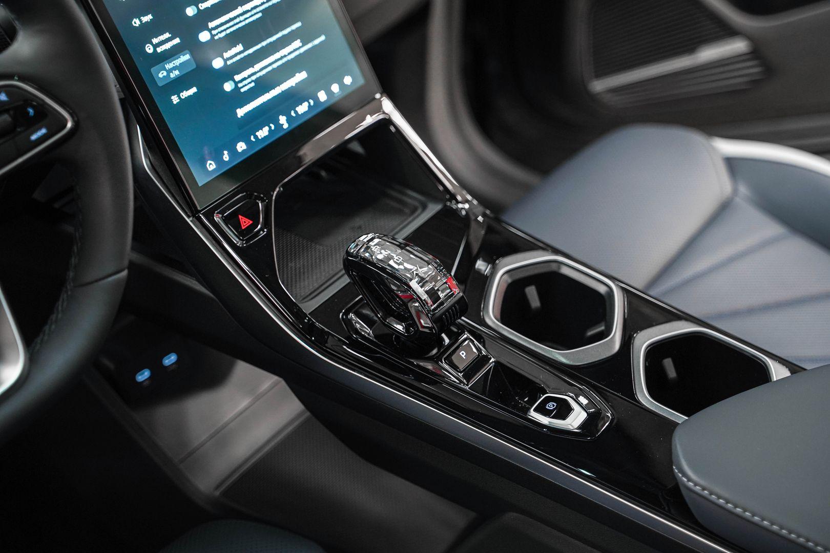 Geely Atlas 2024, зеленый, ДЦ Орехово