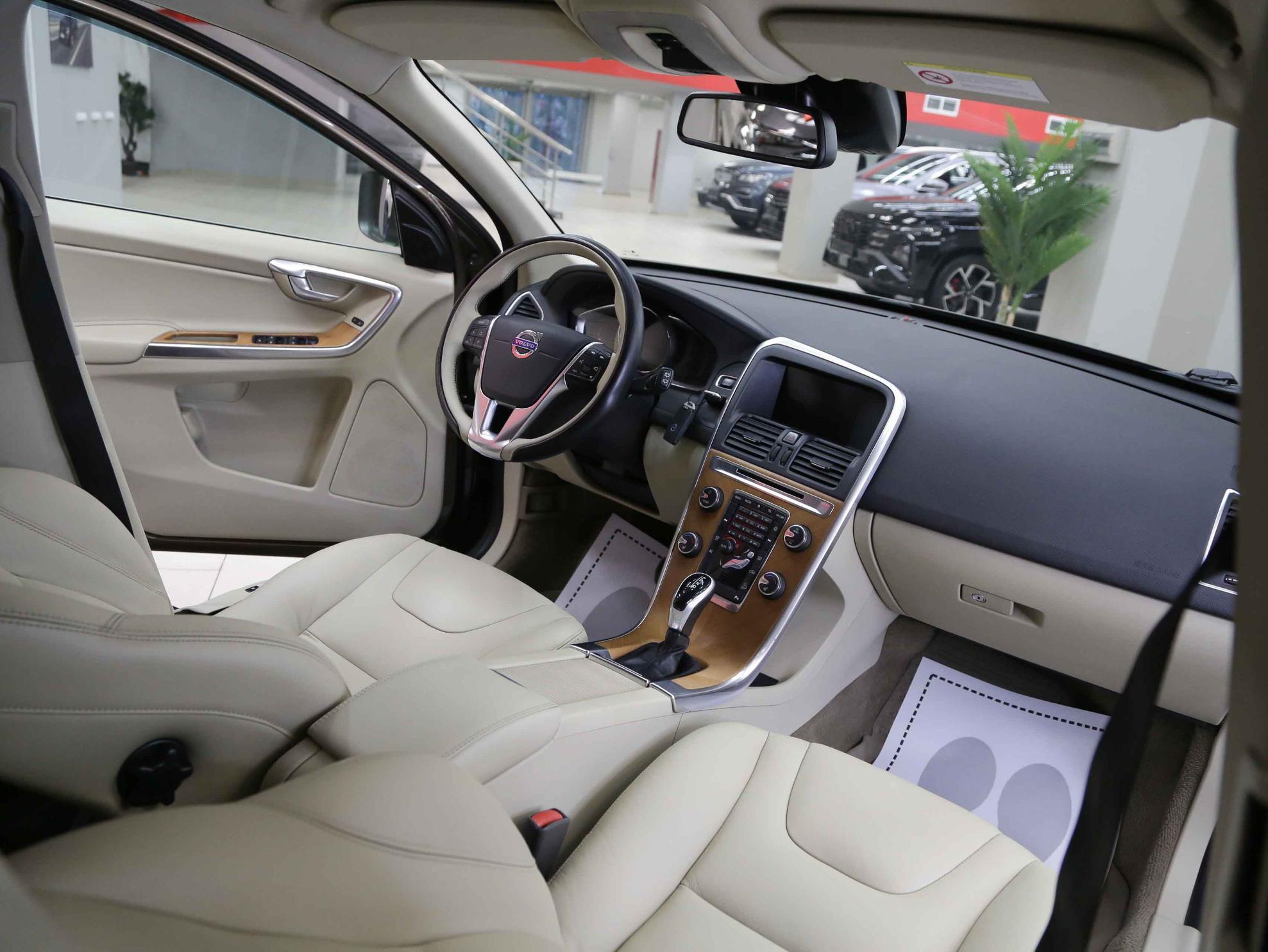 Volvo XC60 2013, коричневый, ДЦ Орехово