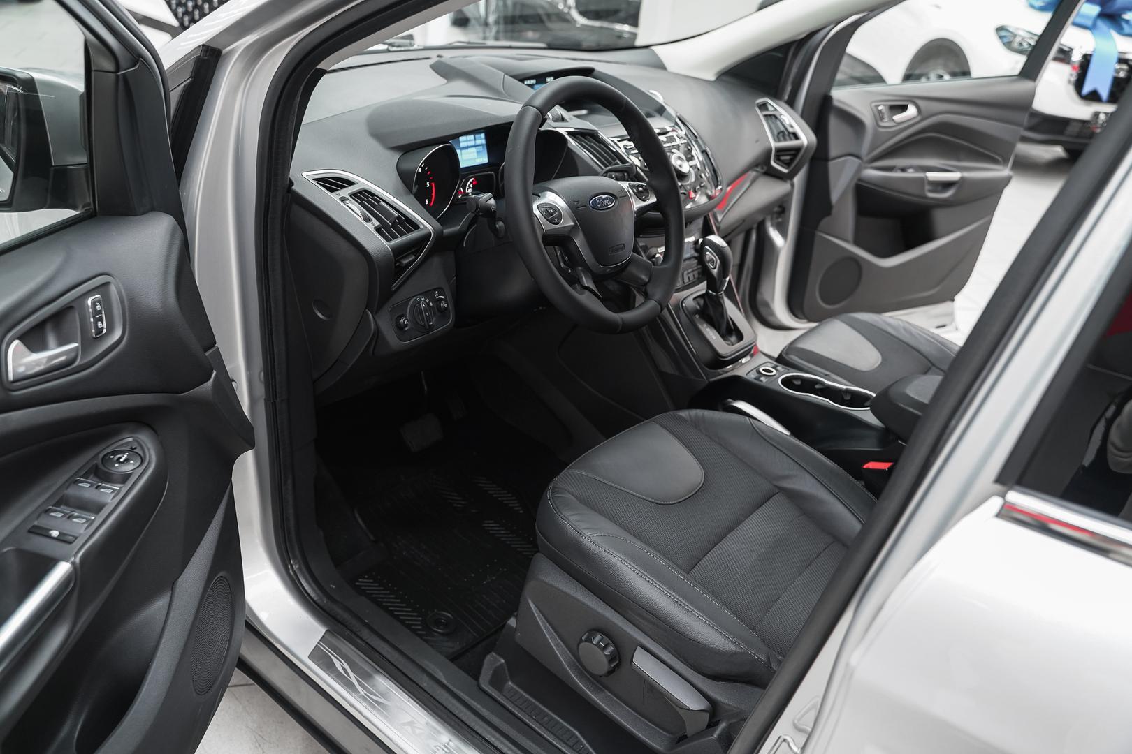 Ford Kuga 2013, серебряный, ДЦ Орехово
