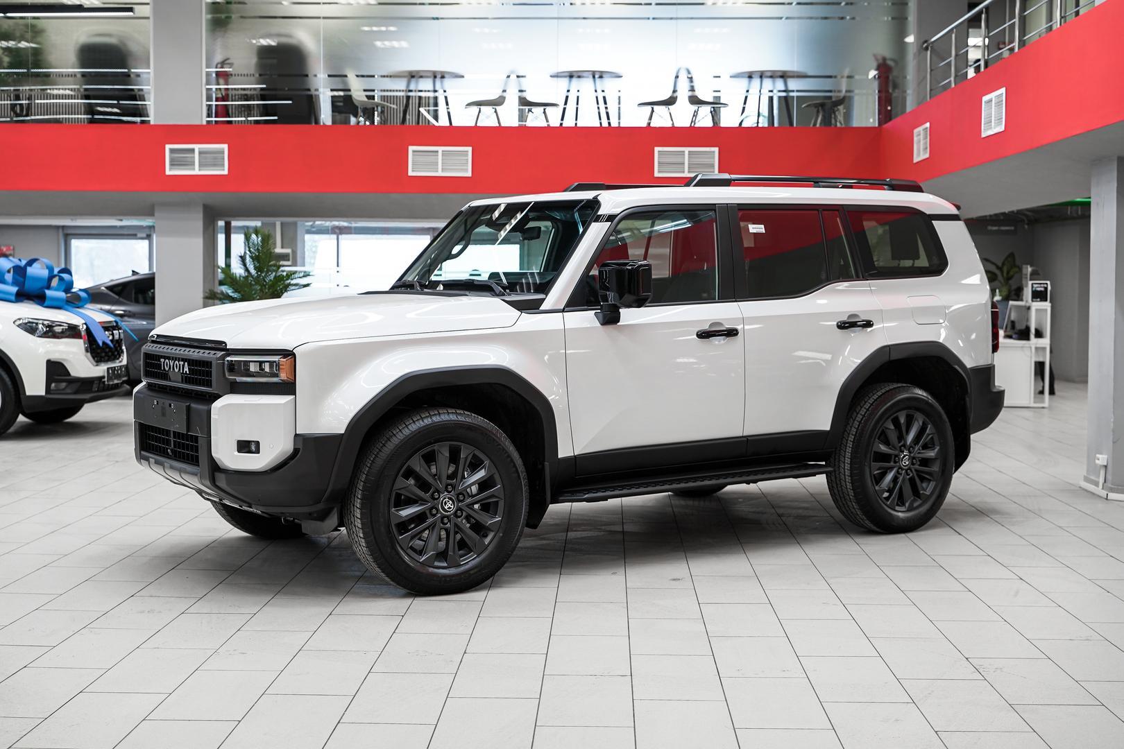 Toyota Land Cruiser Prado 2025, белый, ДЦ Орехово