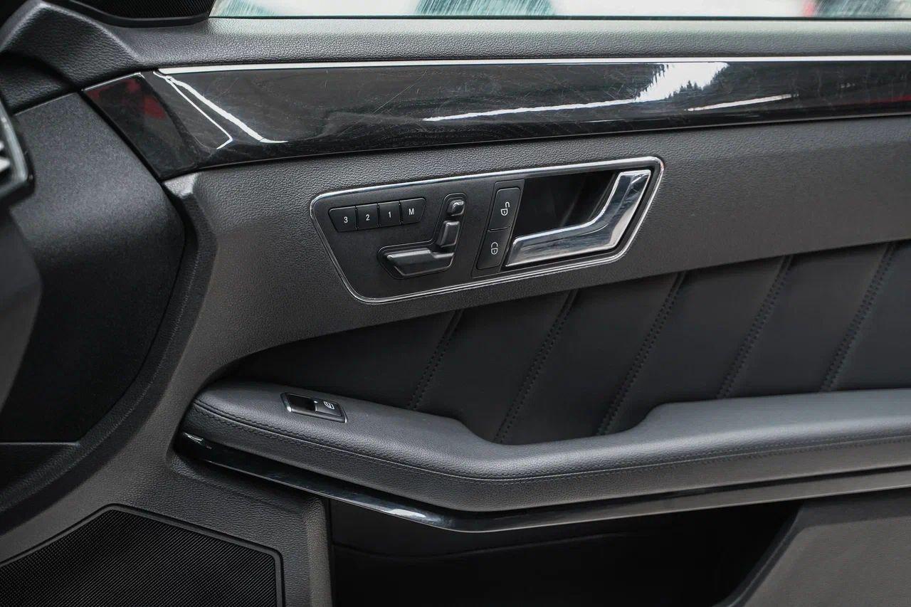 Mercedes-Benz E-Класс 2011, черный, ДЦ Орехово