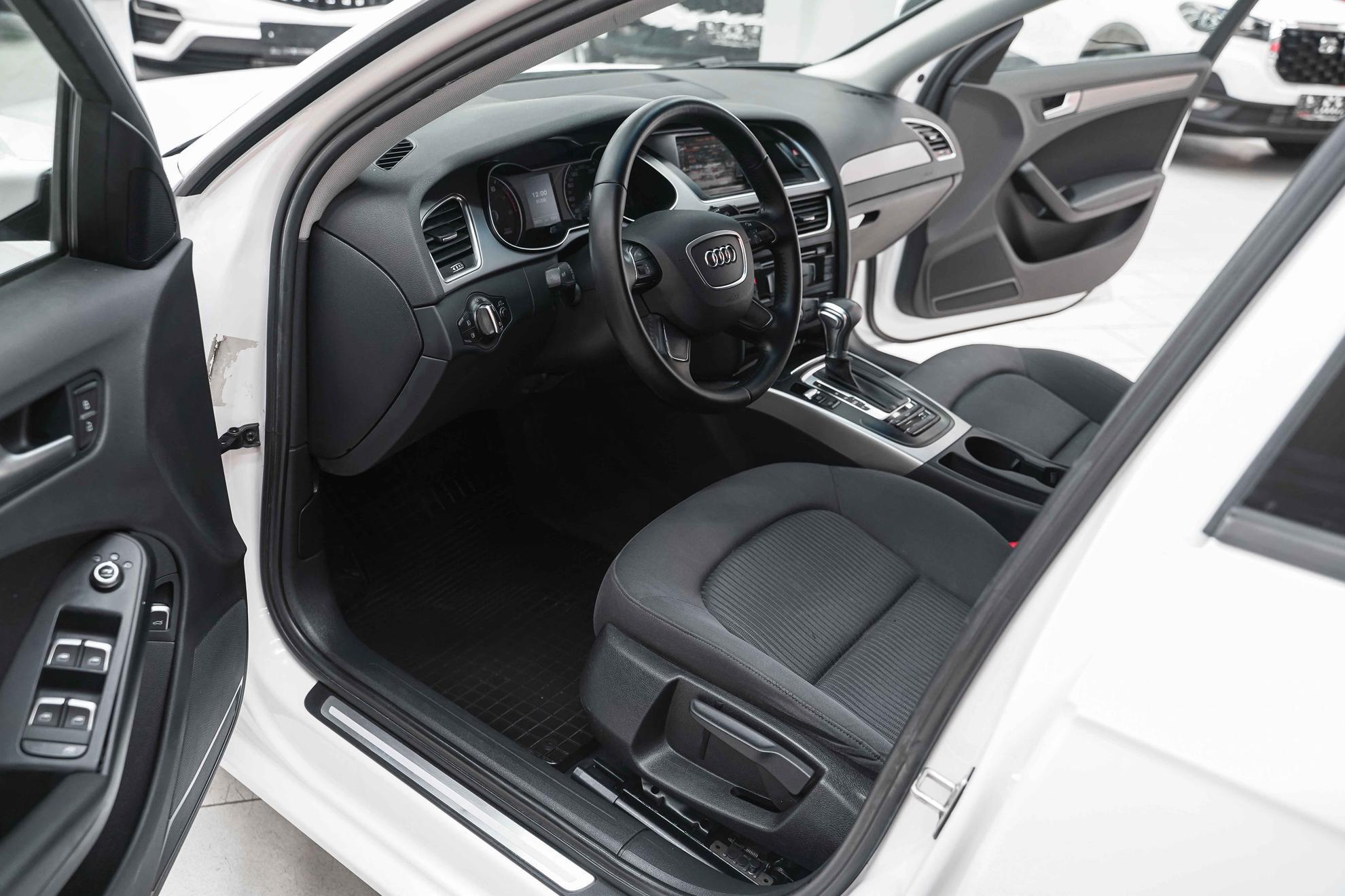 Audi A4 2013, белый, ДЦ Орехово