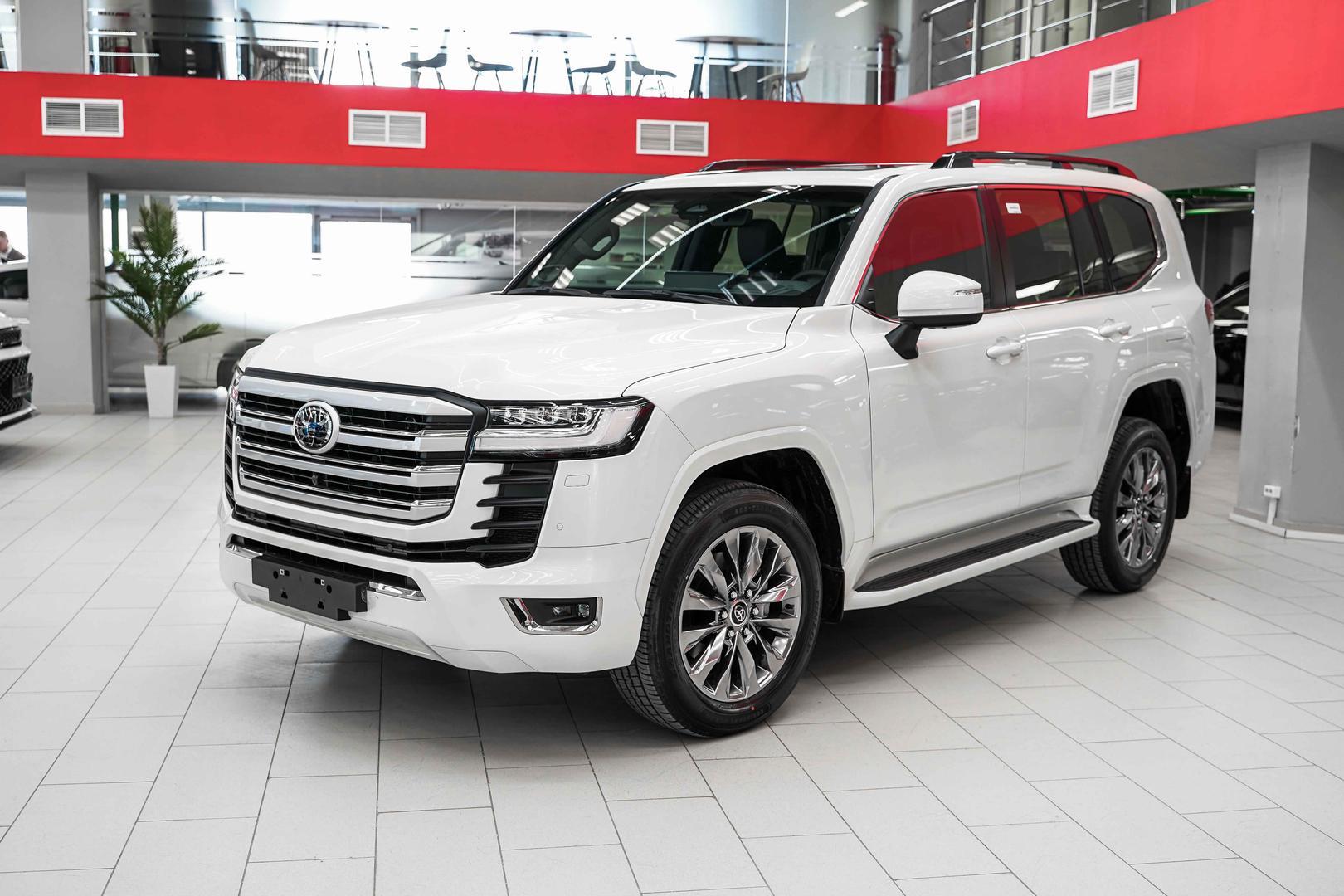 Toyota Land Cruiser 2026, белый, ДЦ Орехово