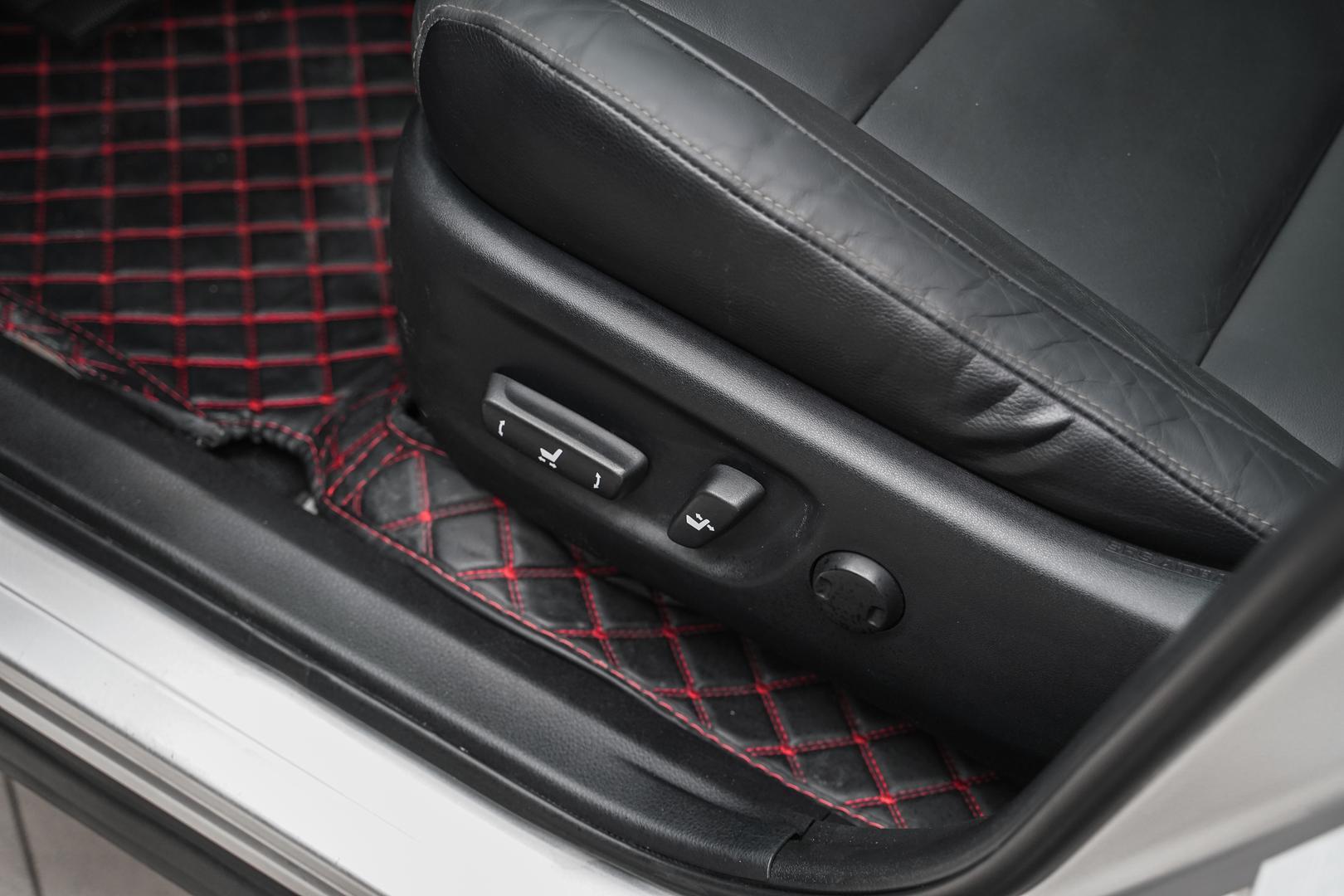 Toyota RAV4 2015, серебряный, ДЦ Орехово