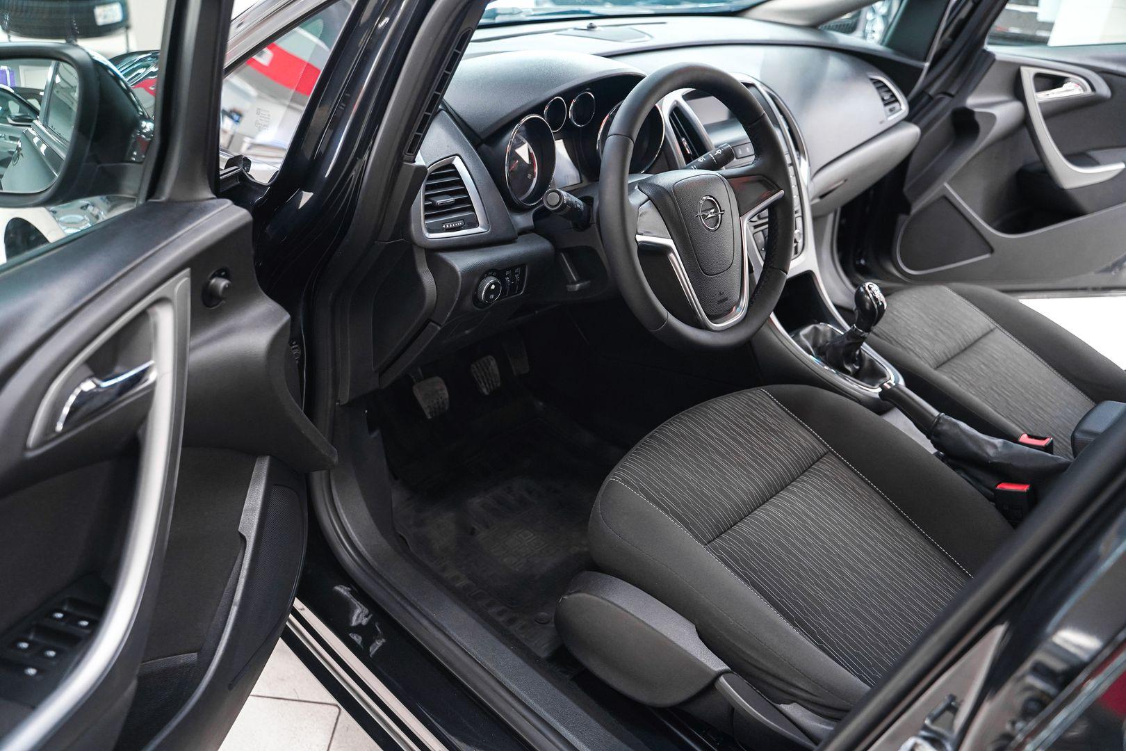Opel Astra 2013, черный, ДЦ Орехово