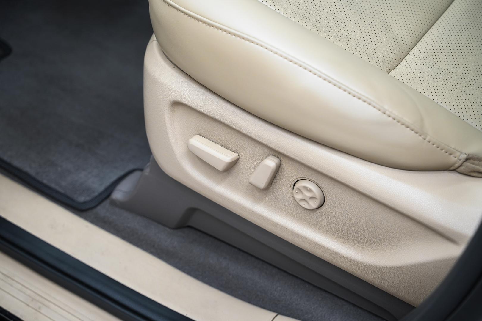 Kia Carnival 2015, черный, ДЦ Орехово