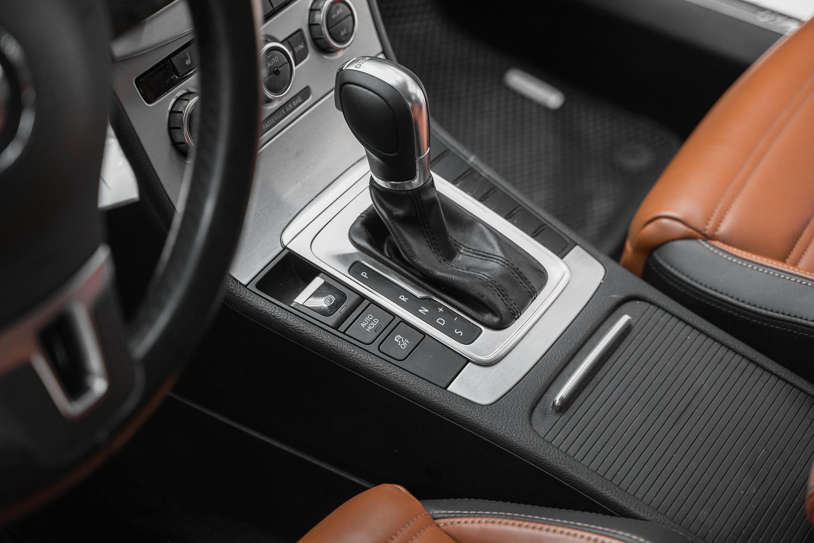 Volkswagen Passat CC 2012, белый, ДЦ Орехово
