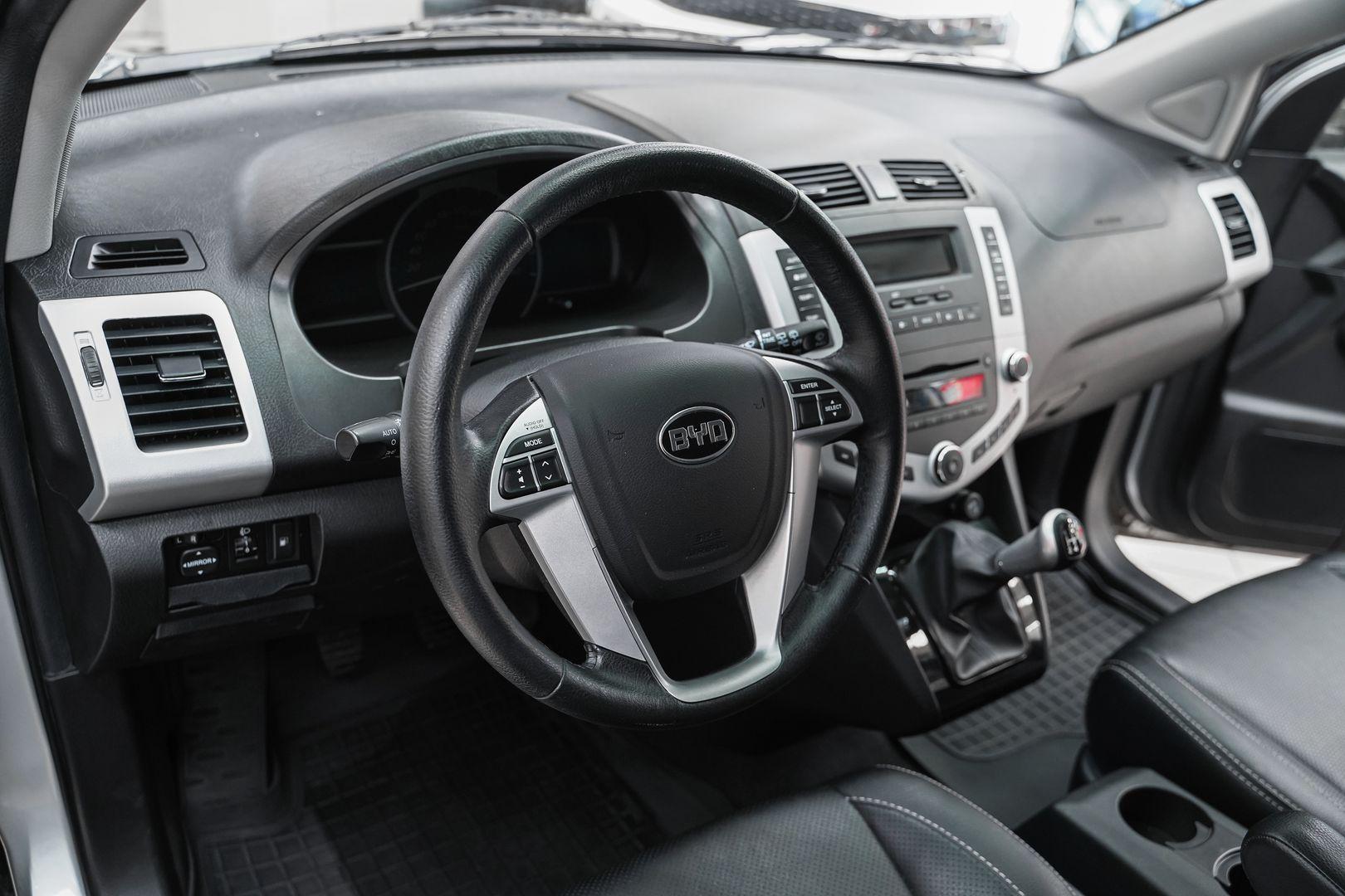 BYD S6 2013, серебряный, ДЦ Орехово
