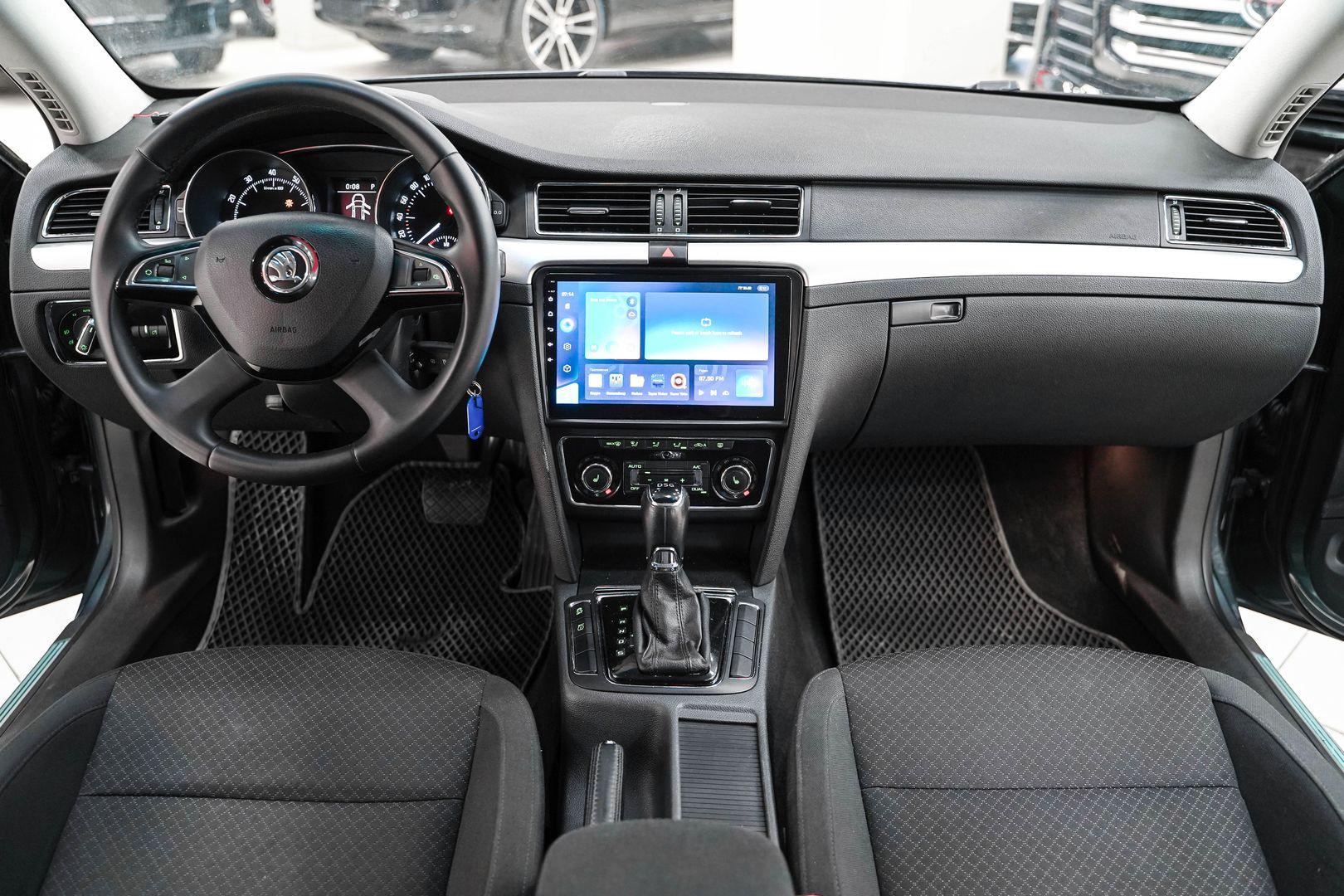 Skoda Superb 2013, серый, ДЦ Орехово