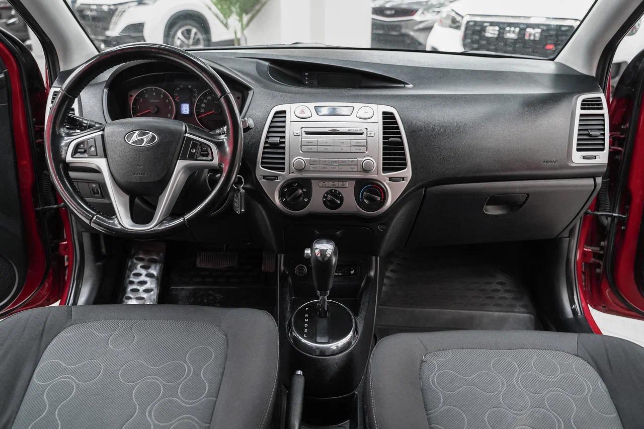 Hyundai i20 2010, красный, ДЦ Орехово