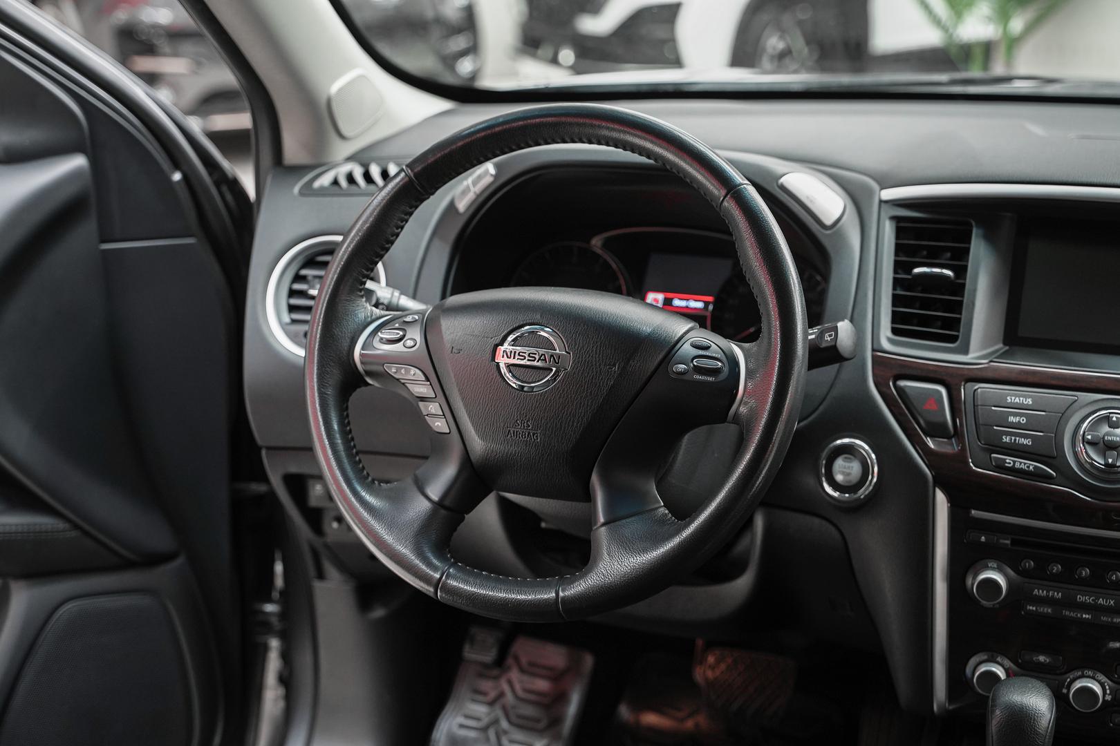 Nissan Pathfinder 2016, серый, ДЦ Орехово
