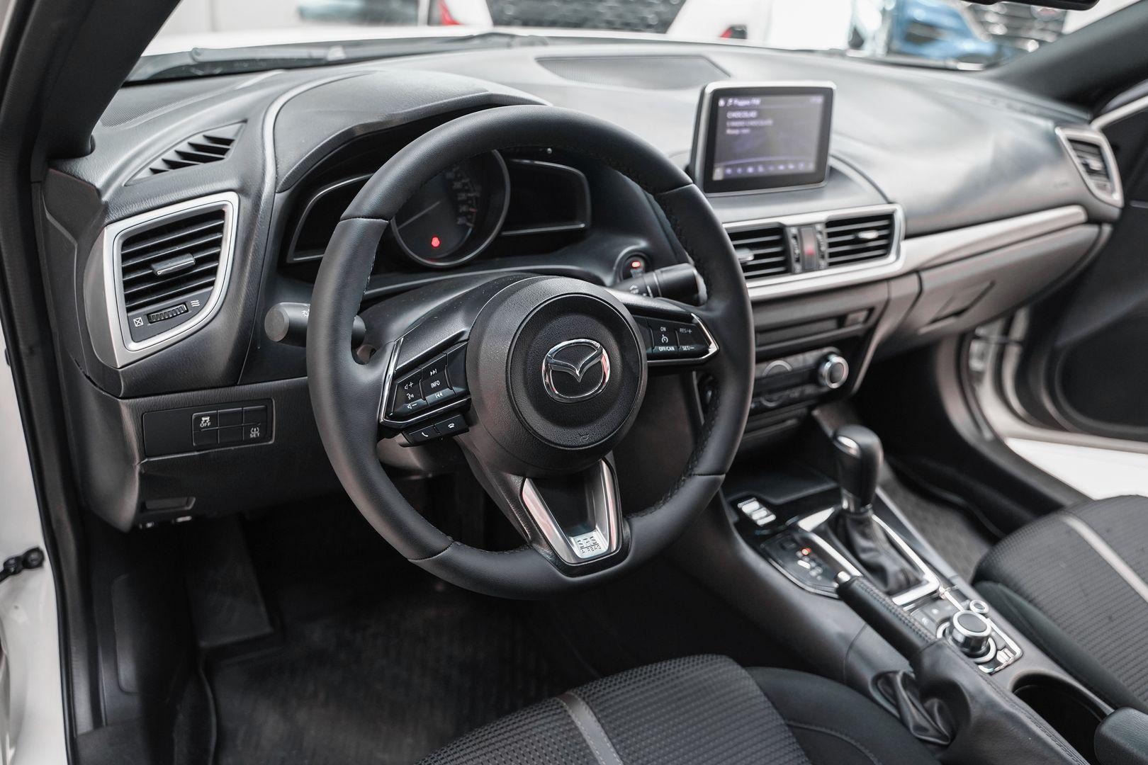 Mazda 3 2018, белый, ДЦ Орехово