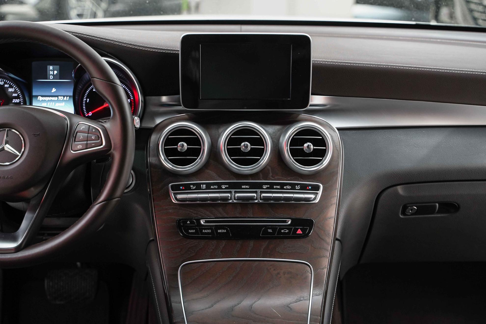 Mercedes-Benz GLC 2017, белый, ДЦ Орехово
