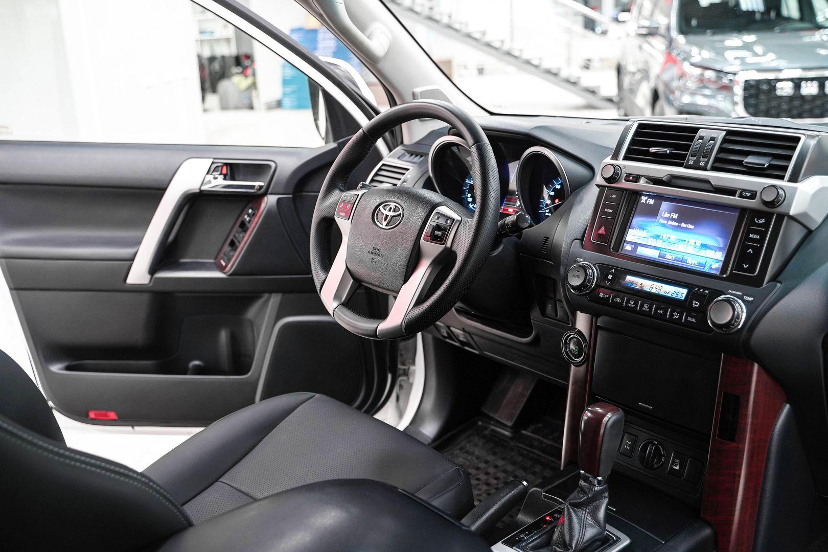 Toyota Land Cruiser Prado 2016, белый, ДЦ Орехово