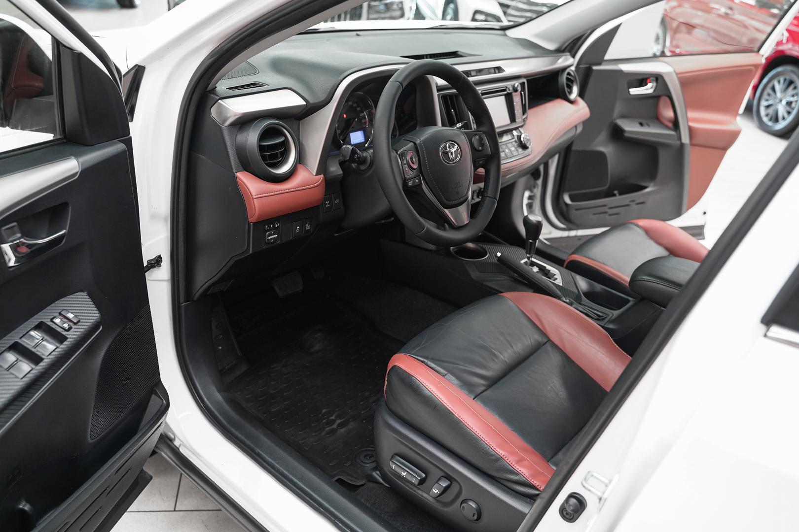 Toyota RAV4 2013, белый, ДЦ Орехово