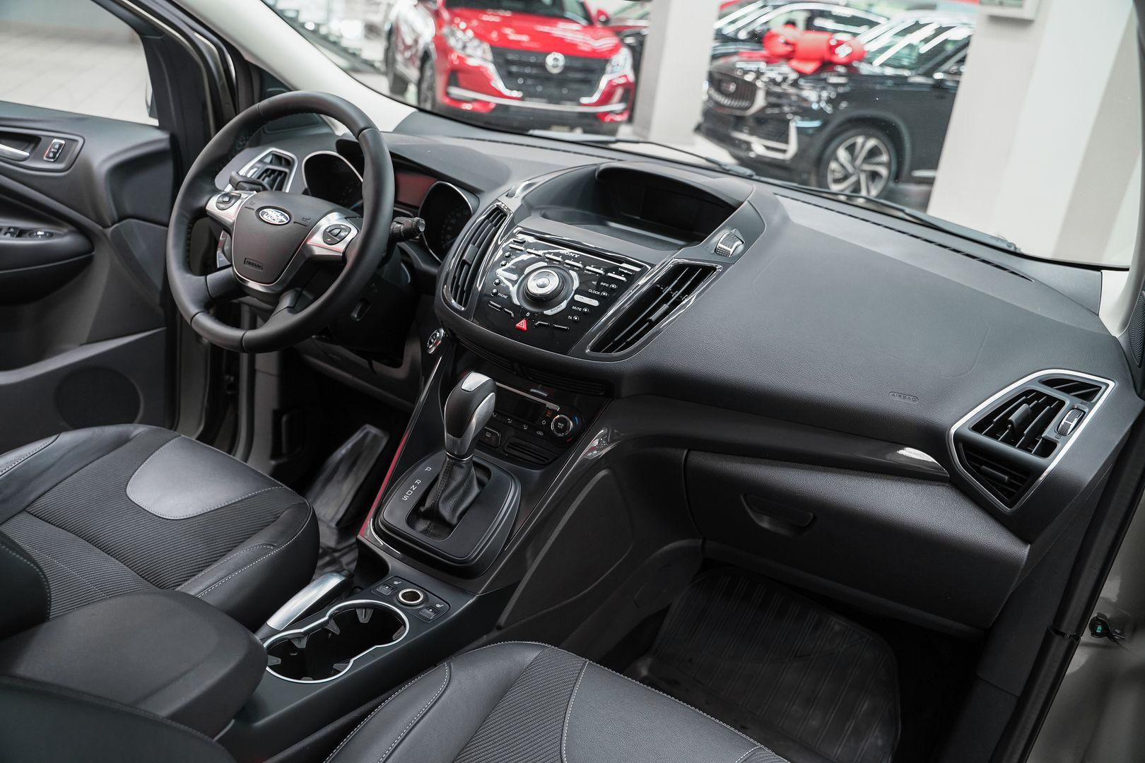 Ford Kuga 2013, зеленый, ДЦ Орехово