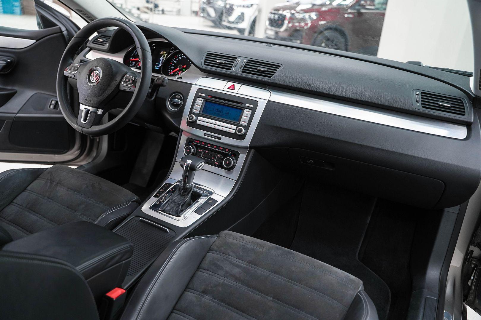 Volkswagen Passat CC 2010, бежевый, ДЦ Орехово