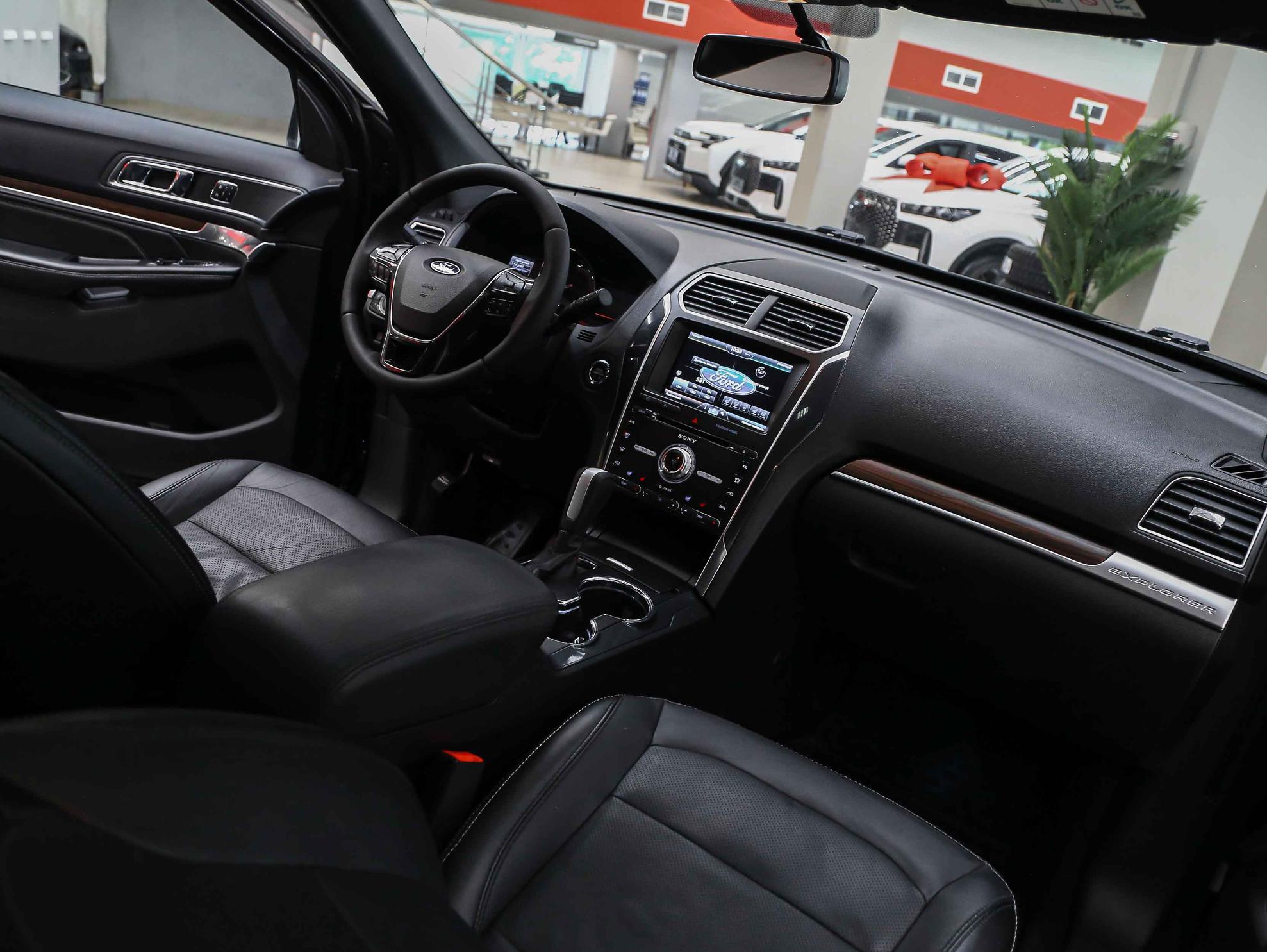 Ford Explorer 2016, черный, ДЦ Орехово