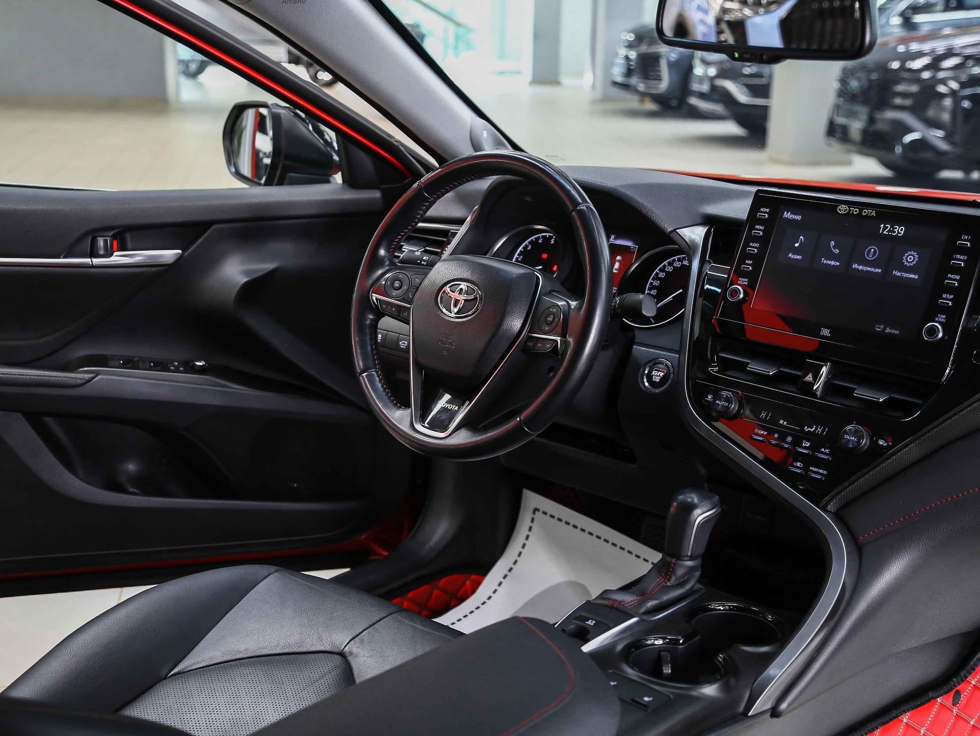 Toyota Camry 2021, красный, ДЦ Орехово