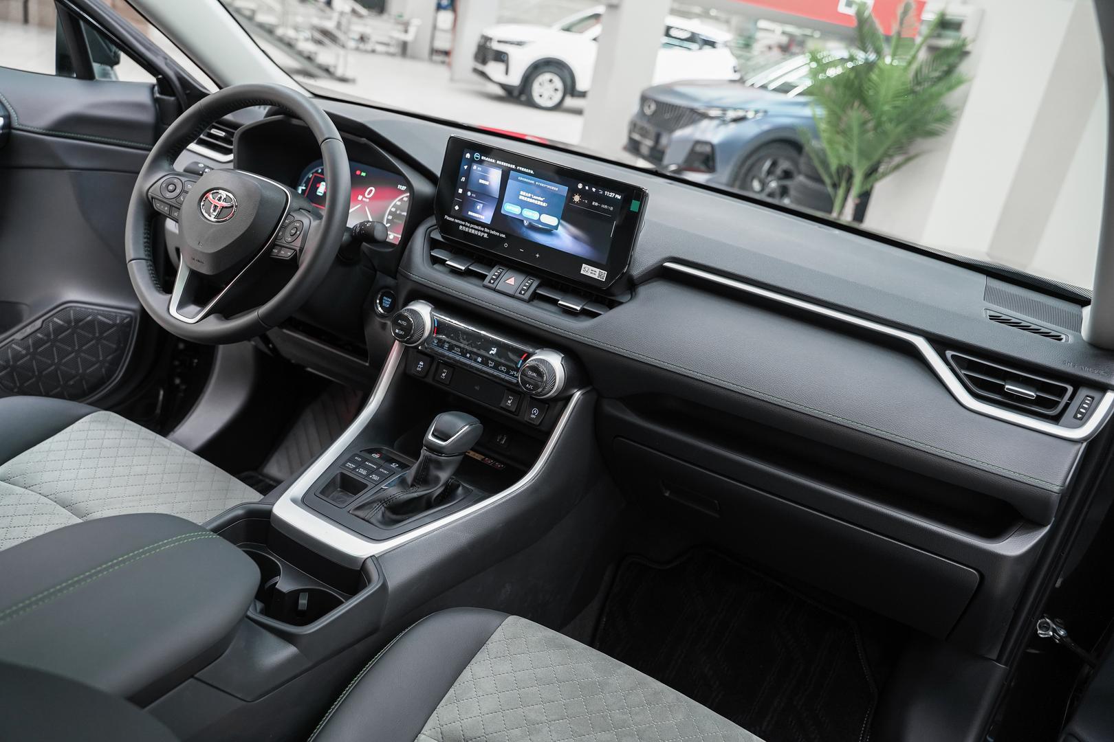 Toyota RAV4 2025, черный, ДЦ Орехово