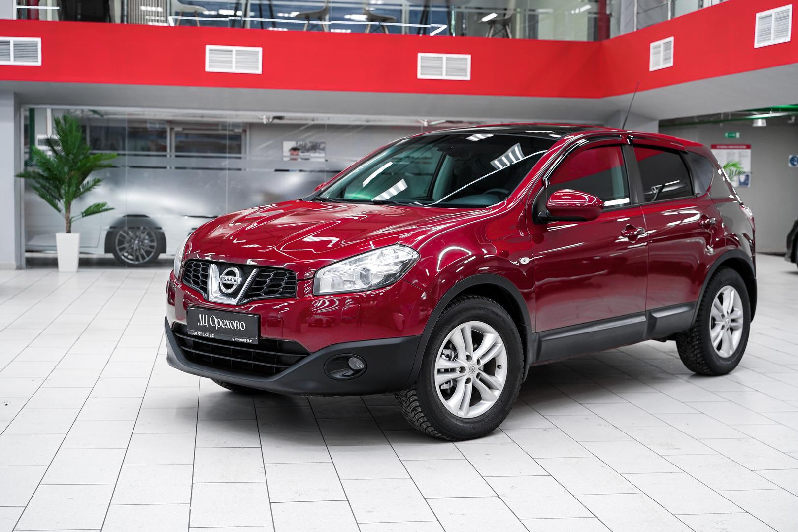 Nissan Qashqai 2010, красный, ДЦ Орехово