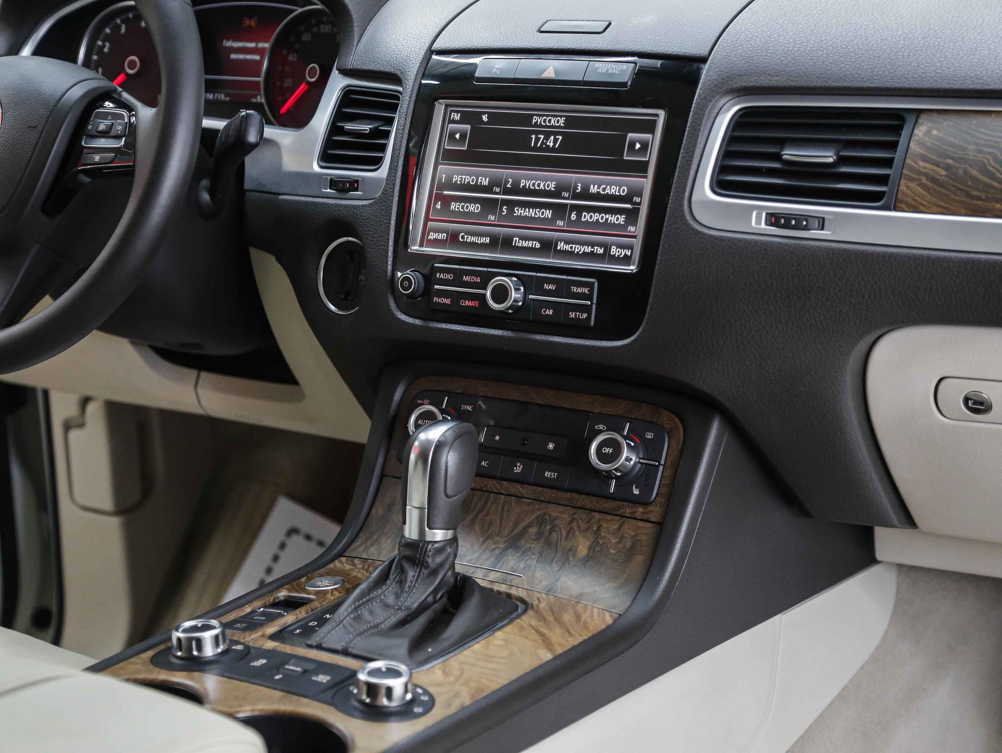 Volkswagen Touareg 2011, белый, ДЦ Орехово