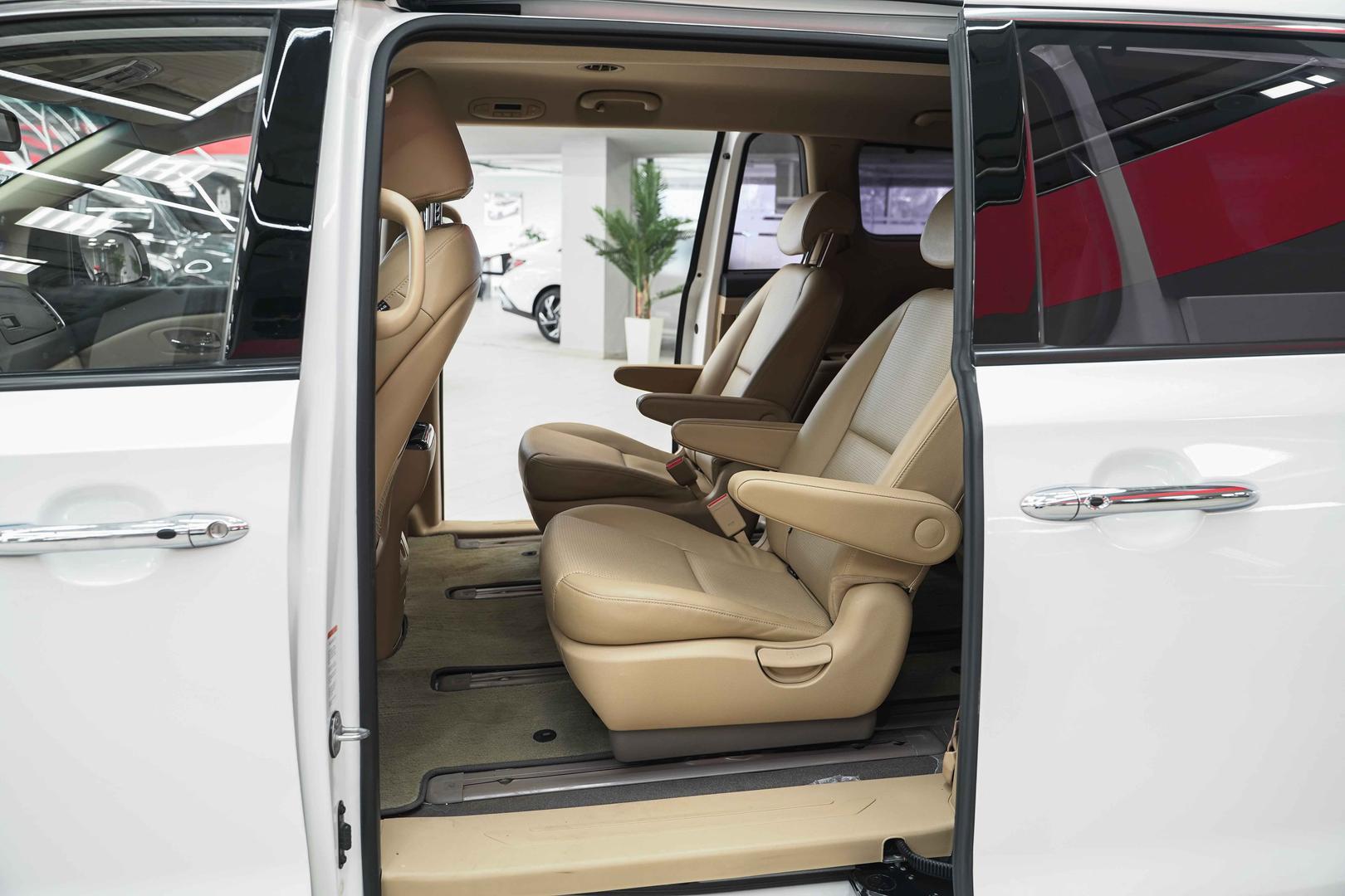 Kia Carnival 2018, белый, ДЦ Орехово