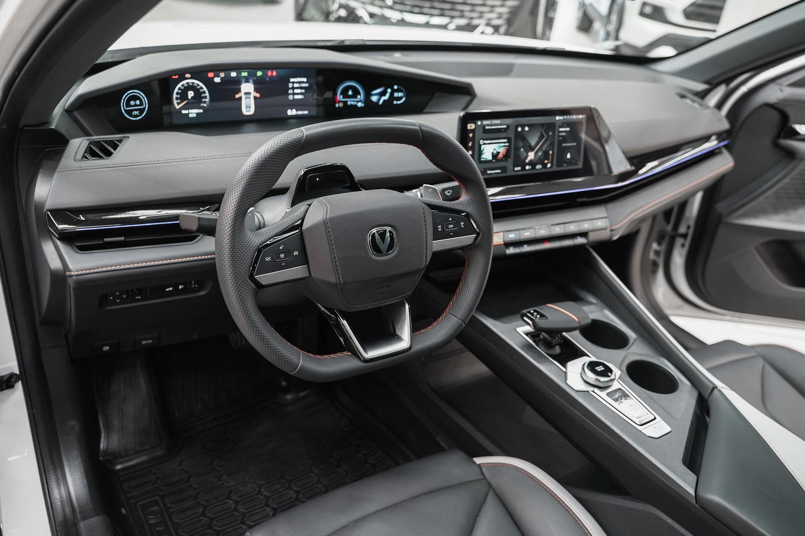 Changan UNI-V 2024, белый, ДЦ Орехово