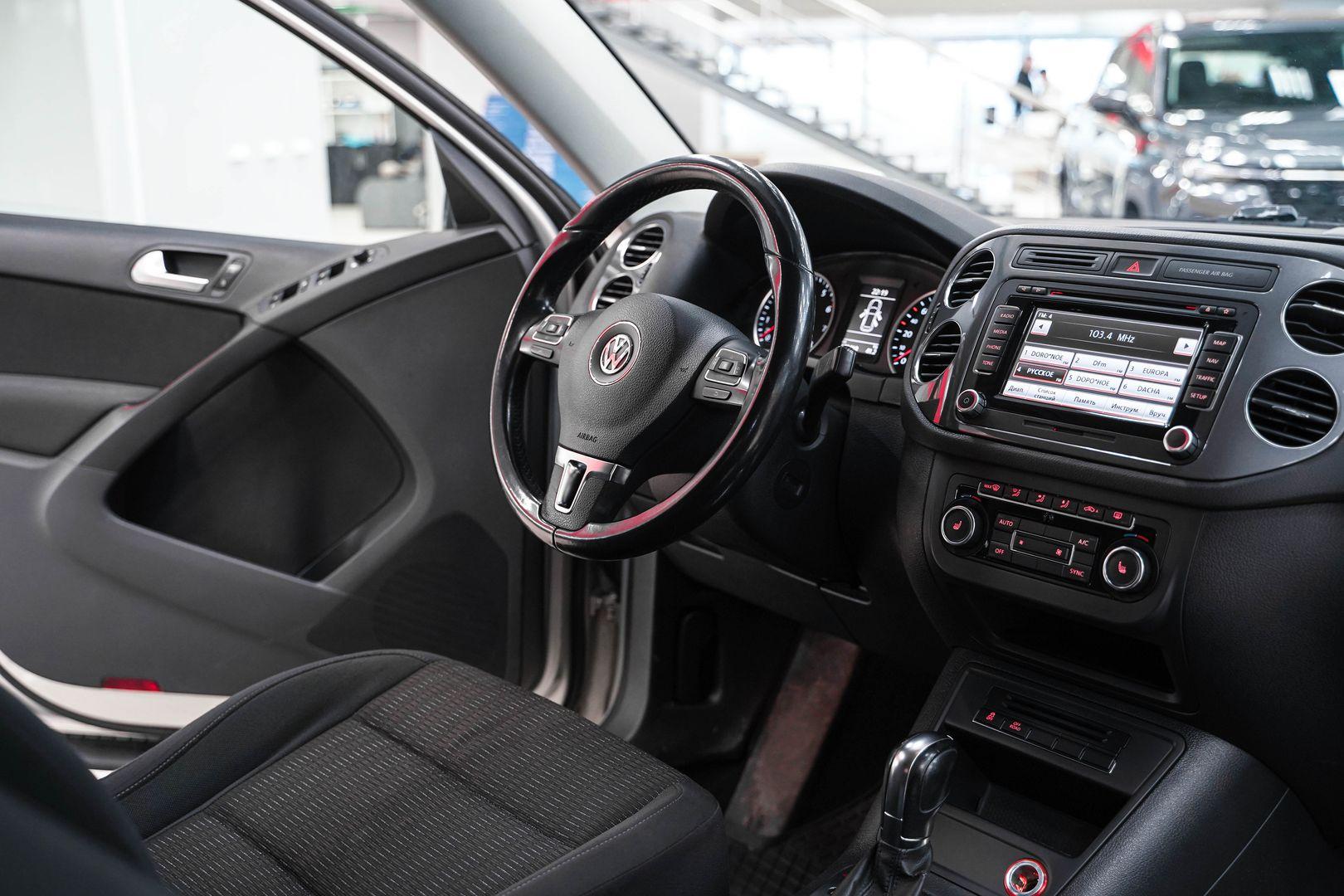 Volkswagen Tiguan 2012, серебряный, ДЦ Орехово