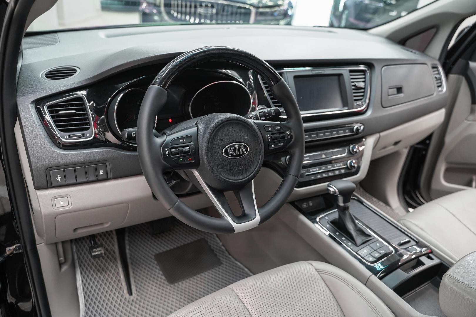 Kia Carnival 2017, черный, ДЦ Орехово