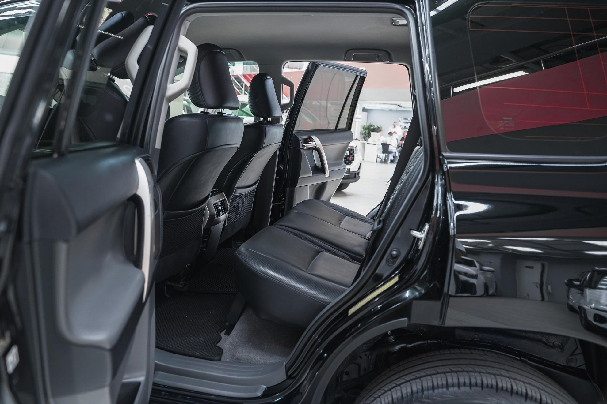 Toyota Land Cruiser Prado 2012, черный, ДЦ Орехово
