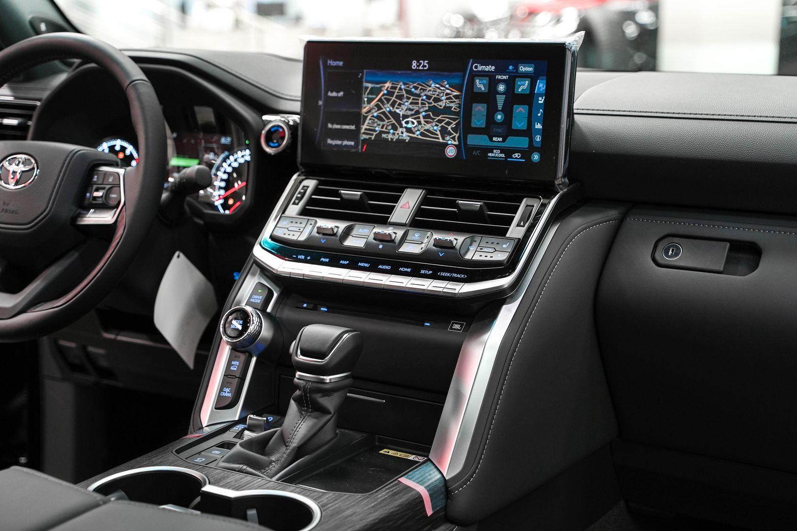 Toyota Land Cruiser 2024, черный, ДЦ Орехово