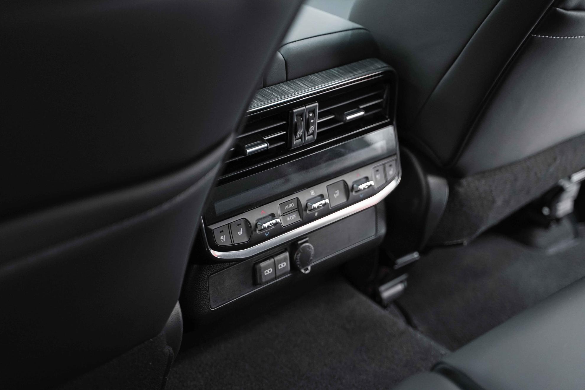 Toyota Land Cruiser 2023, черный, ДЦ Орехово