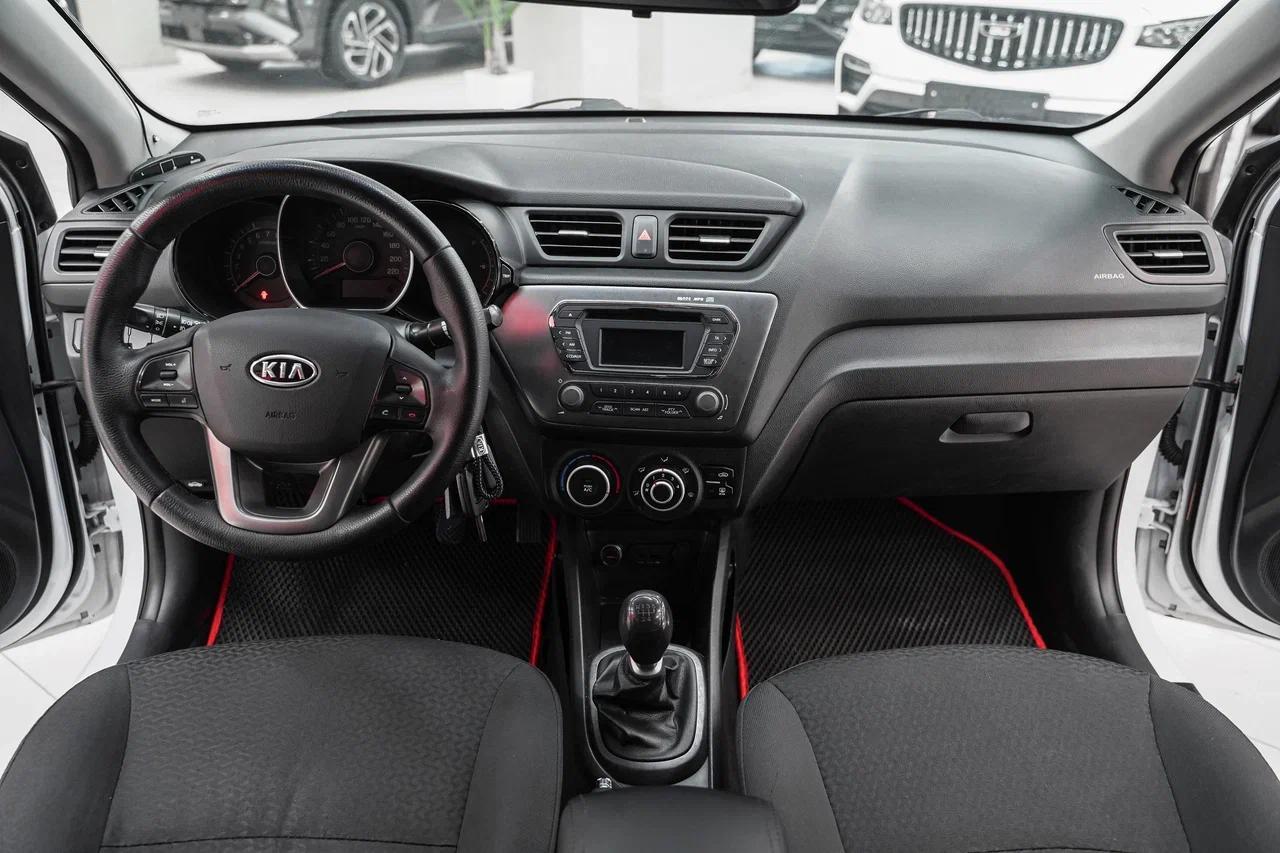Kia Rio 2011, белый, ДЦ Орехово