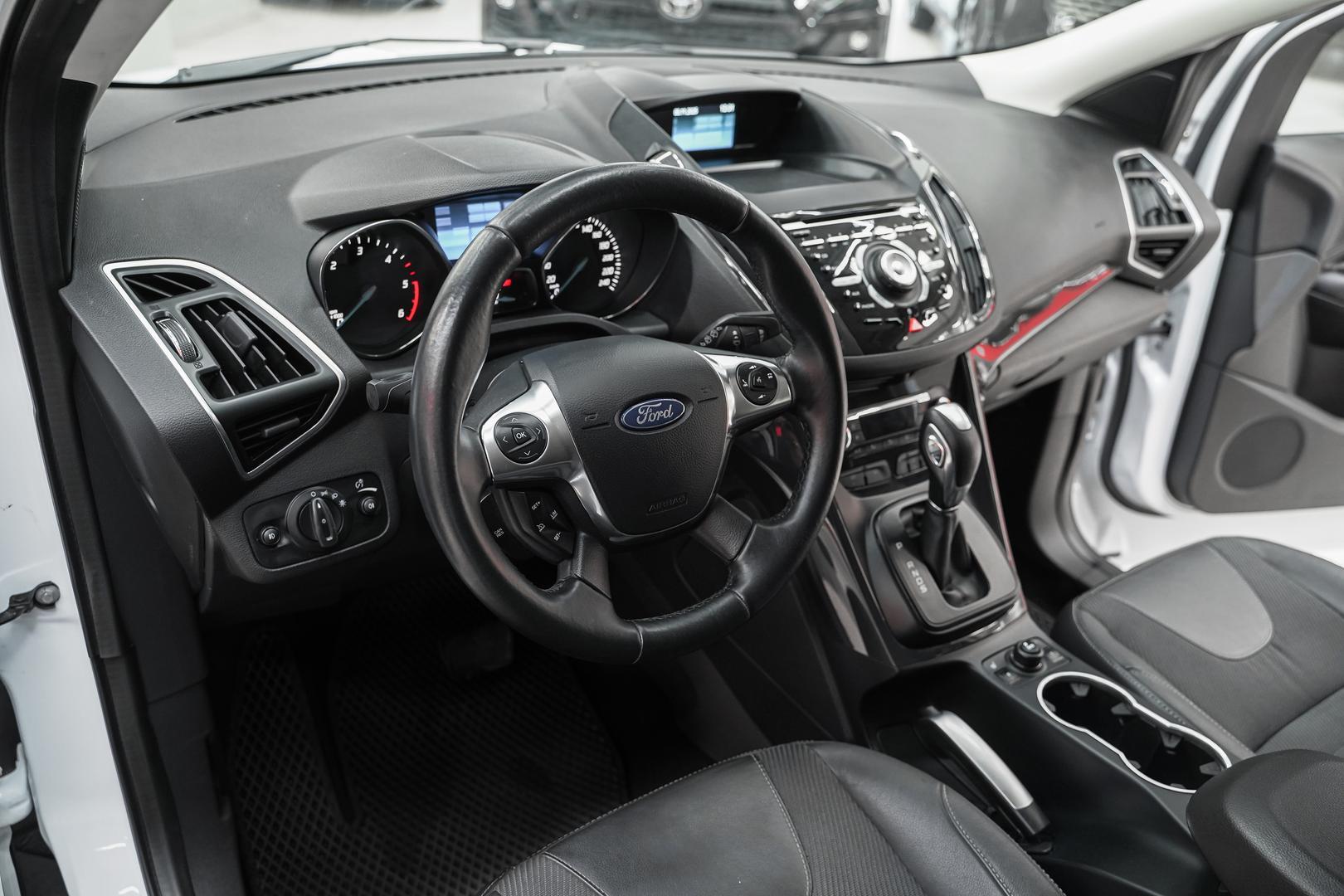 Ford Kuga 2013, белый, ДЦ Орехово