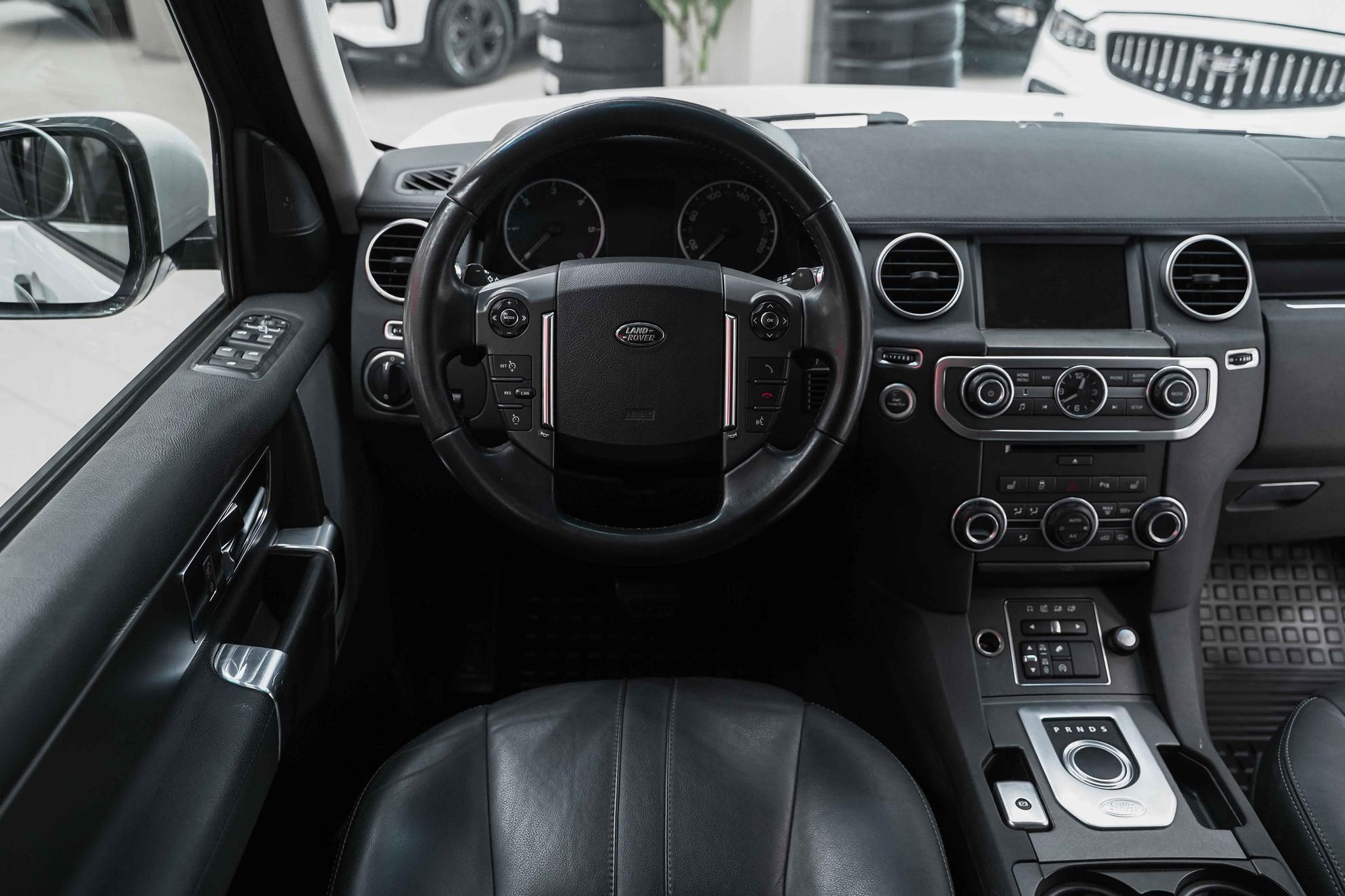 Land Rover Discovery 2015, белый, ДЦ Орехово