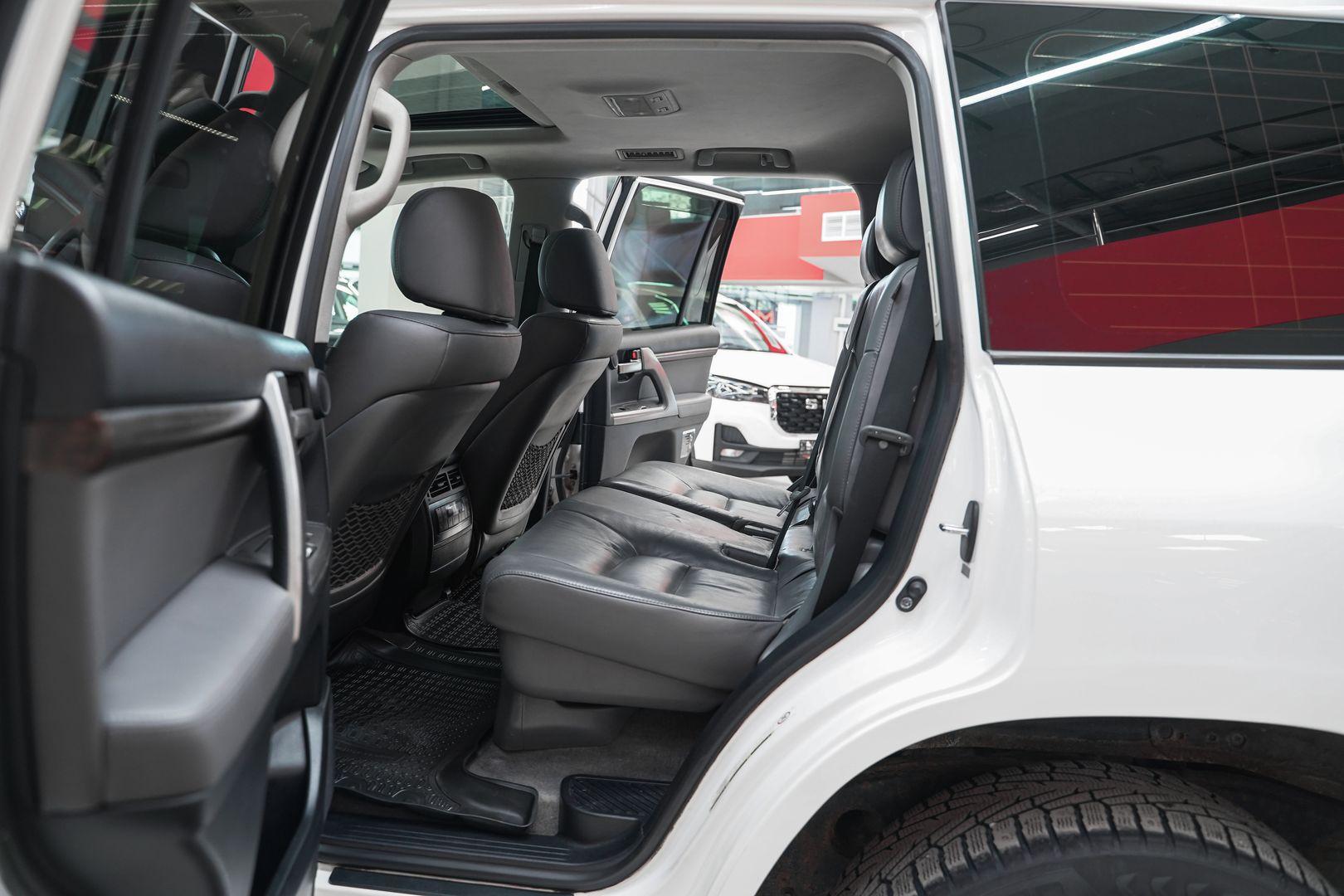Toyota Land Cruiser 2010, белый, ДЦ Орехово