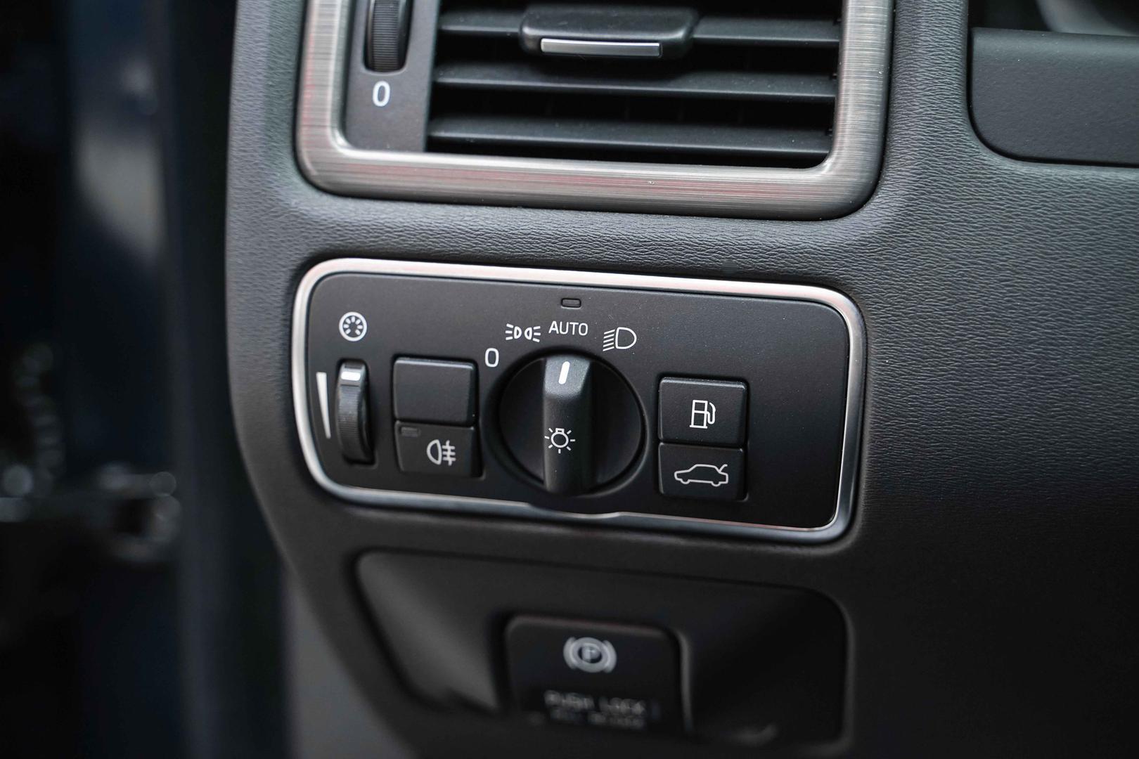 Volvo XC70 2014, синий, ДЦ Орехово