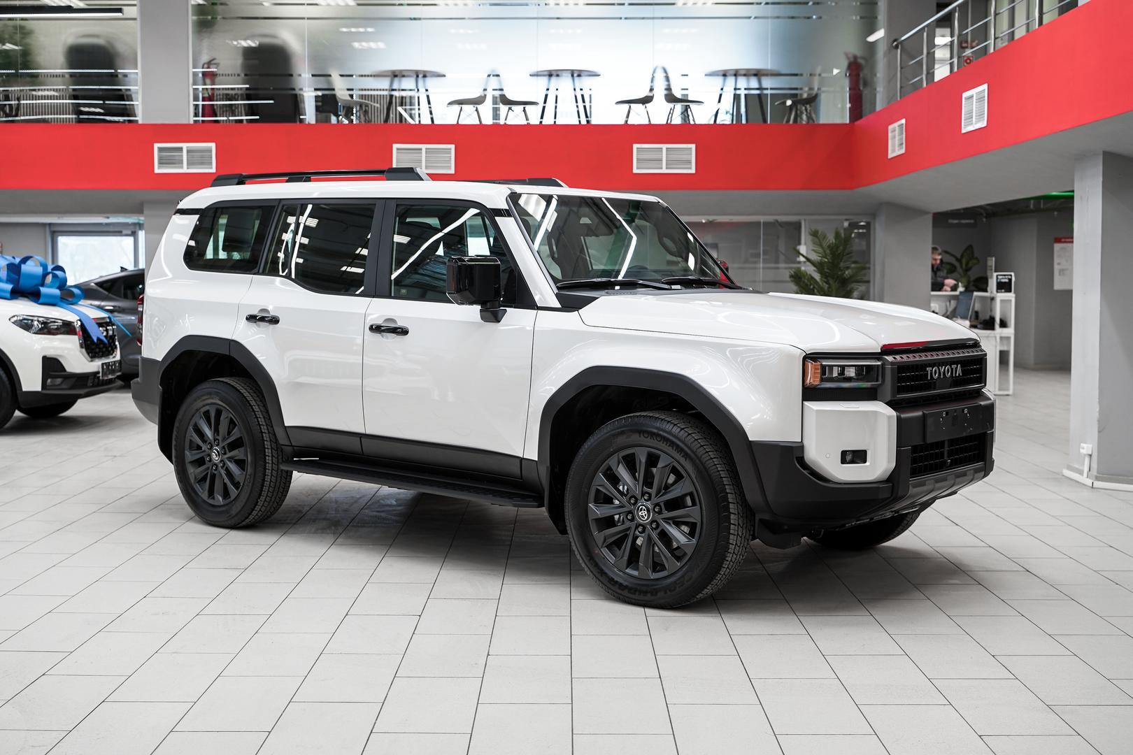 Toyota Land Cruiser Prado 2025, белый, ДЦ Орехово